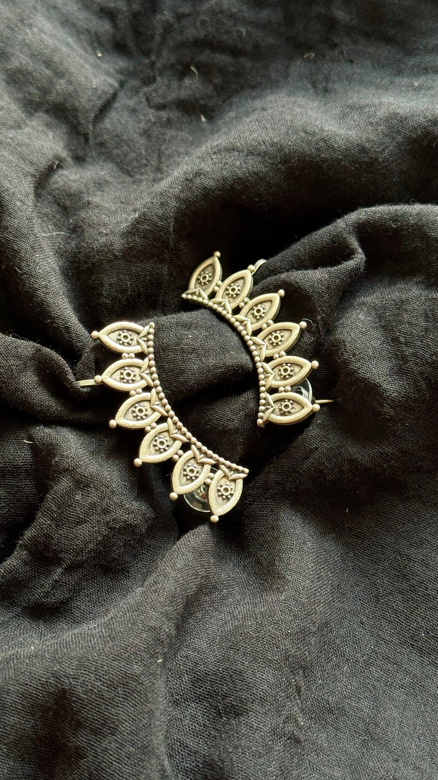 Oxidised silver, petal patterned clip-on earcuff - YCOSEC584