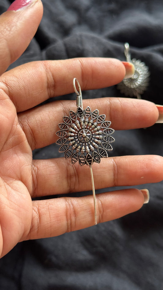 Oxidised silver, floral patterned earcuff - YCOSEC704