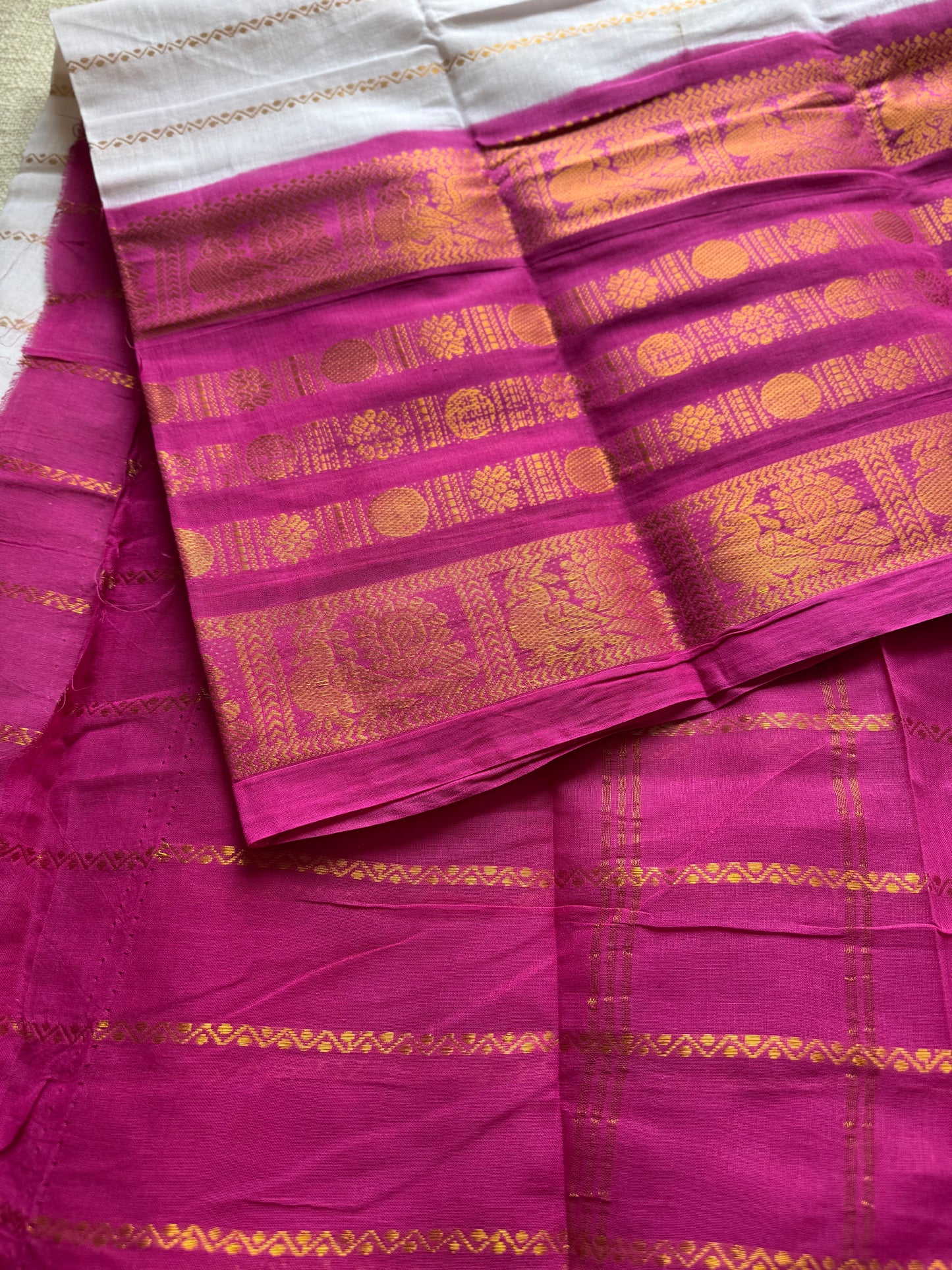 White and hot pink sungudi with rettai pettu wide border