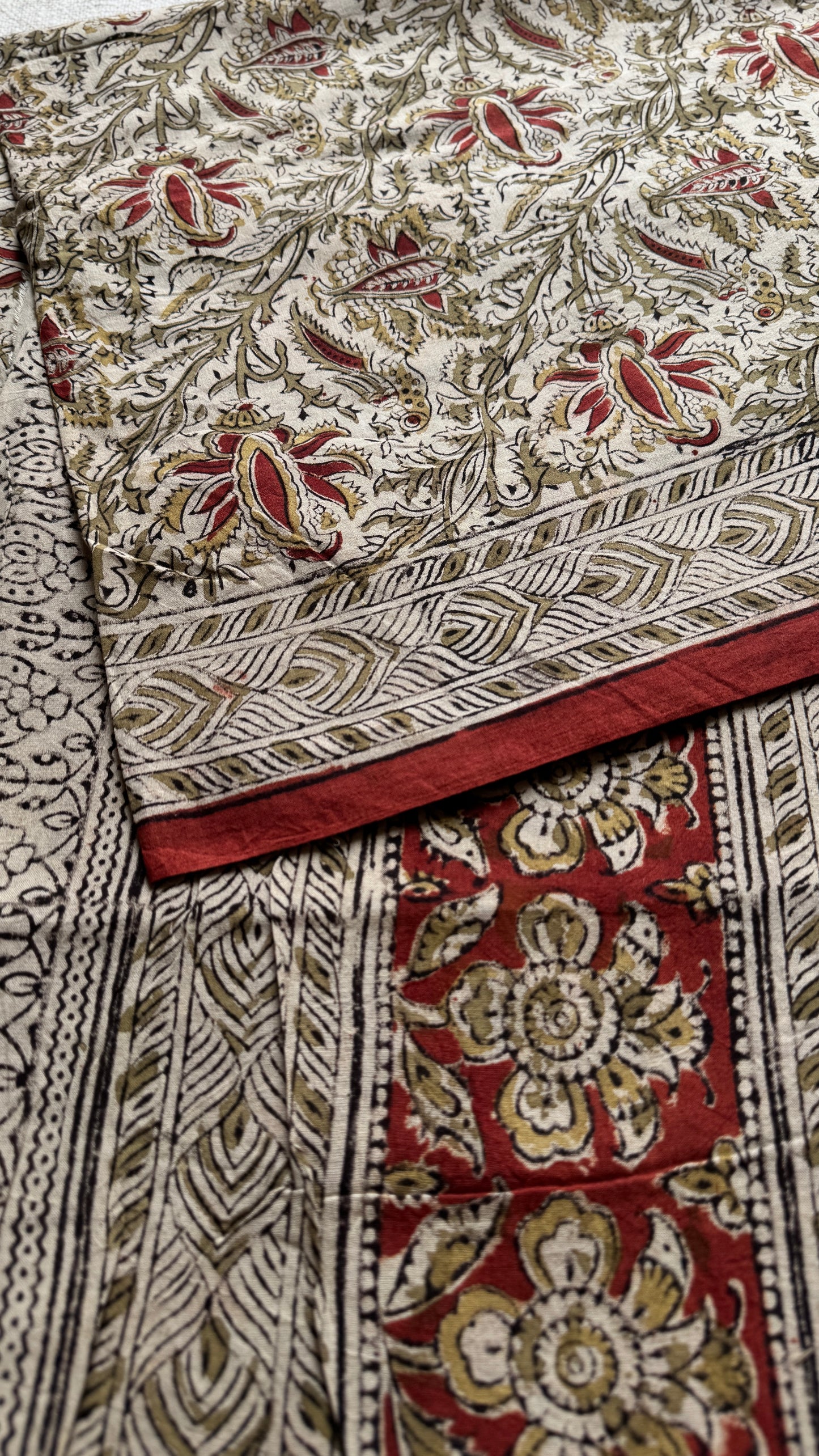 Cream kalamkari, red floral vines, floral motif pallu YCWOTDKBP01