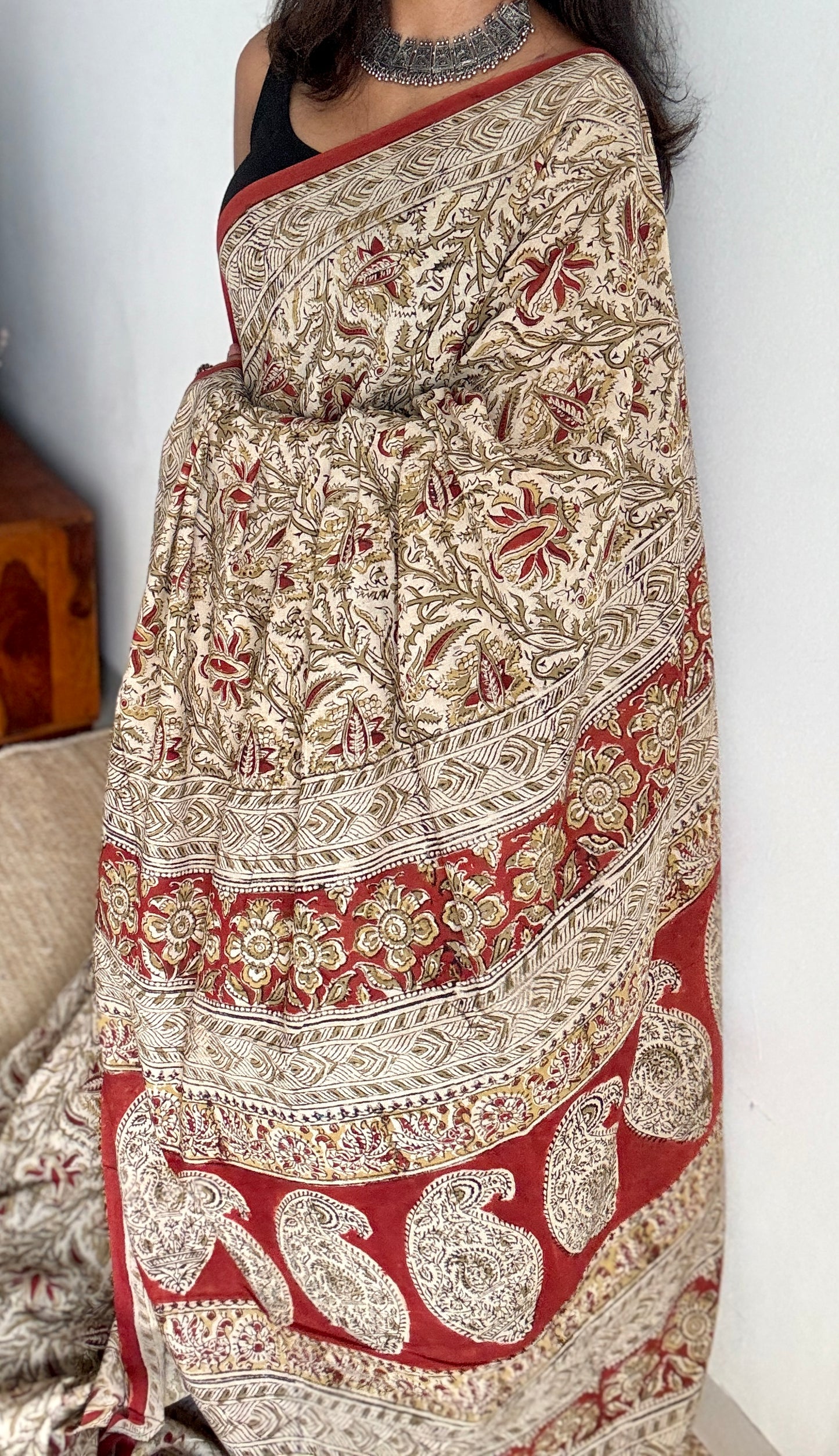 Cream kalamkari, red floral vines, floral motif pallu YCWOTDKBP01