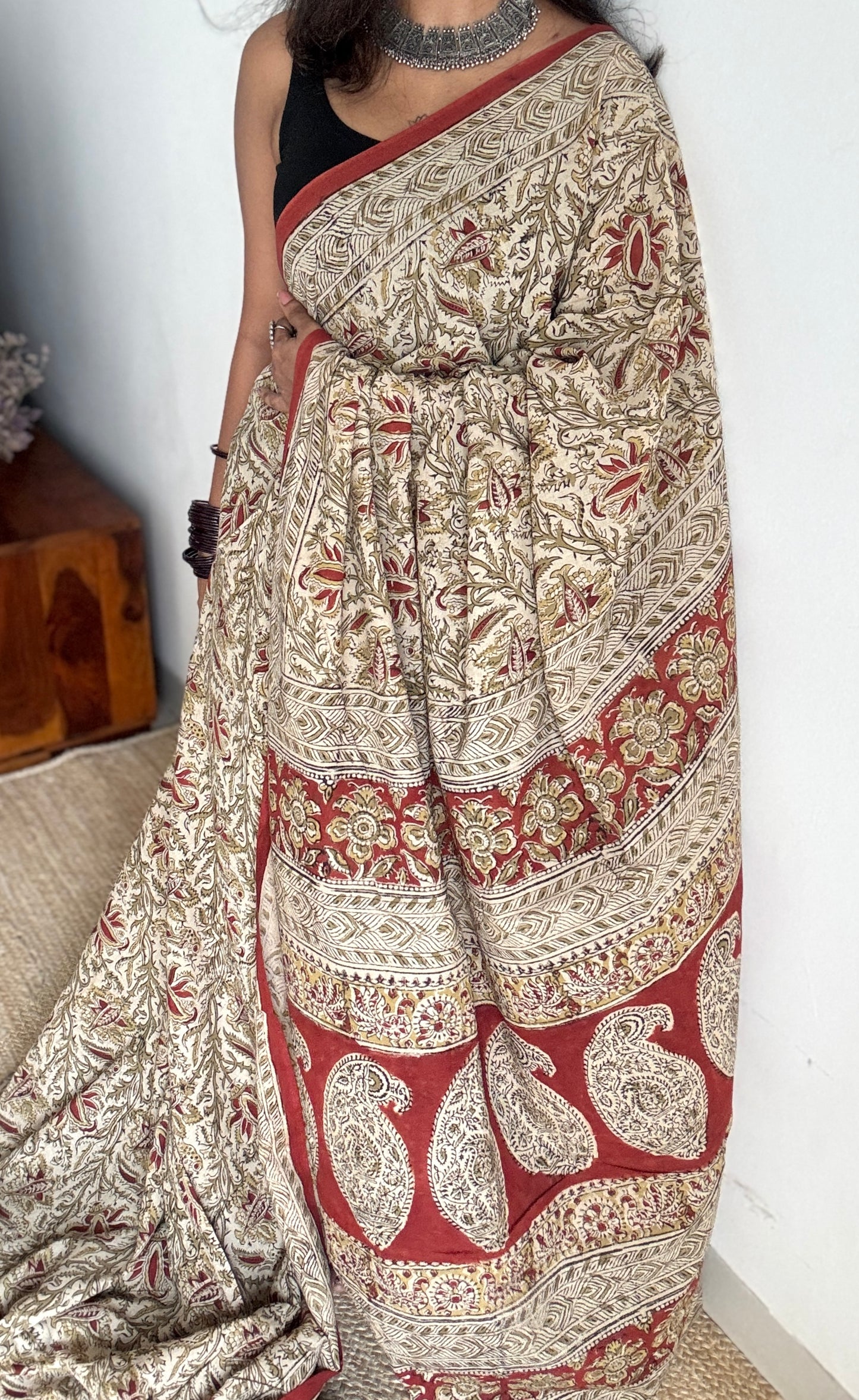 Cream kalamkari, red floral vines, floral motif pallu YCWOTDKBP01