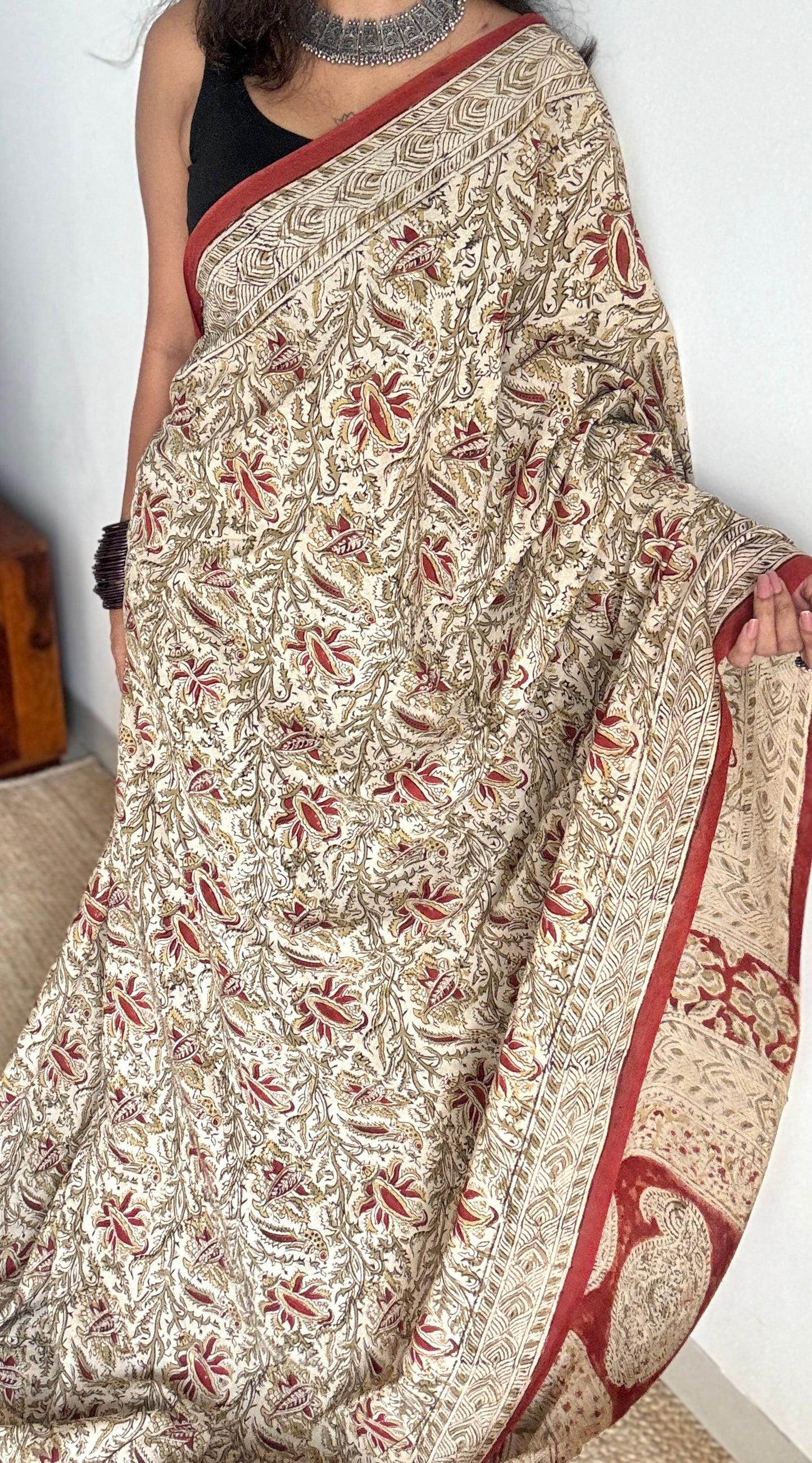 Cream kalamkari, red floral vines, floral motif pallu YCWOTDKBP01