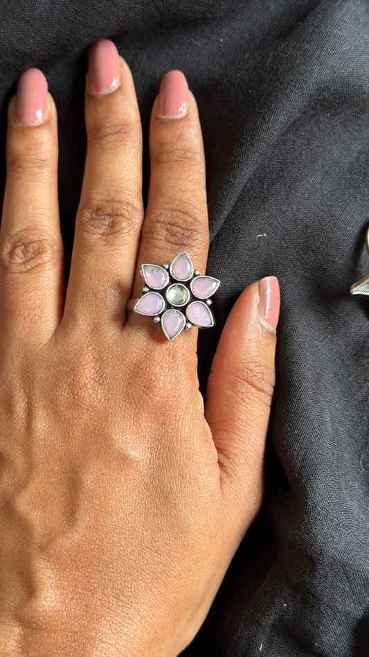 Adjustable floral ring - pink