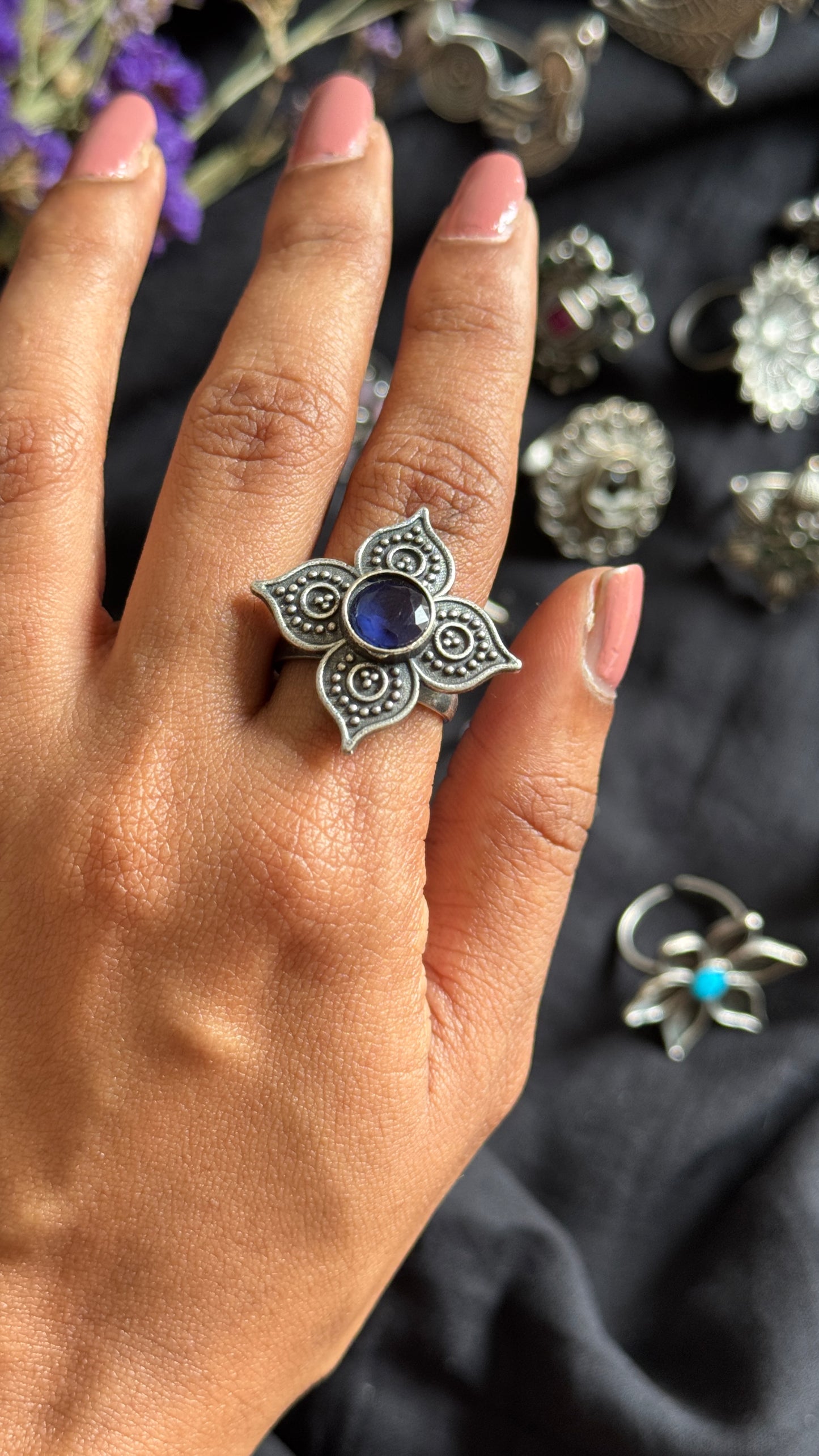 Adjustable floral ring - blue stone