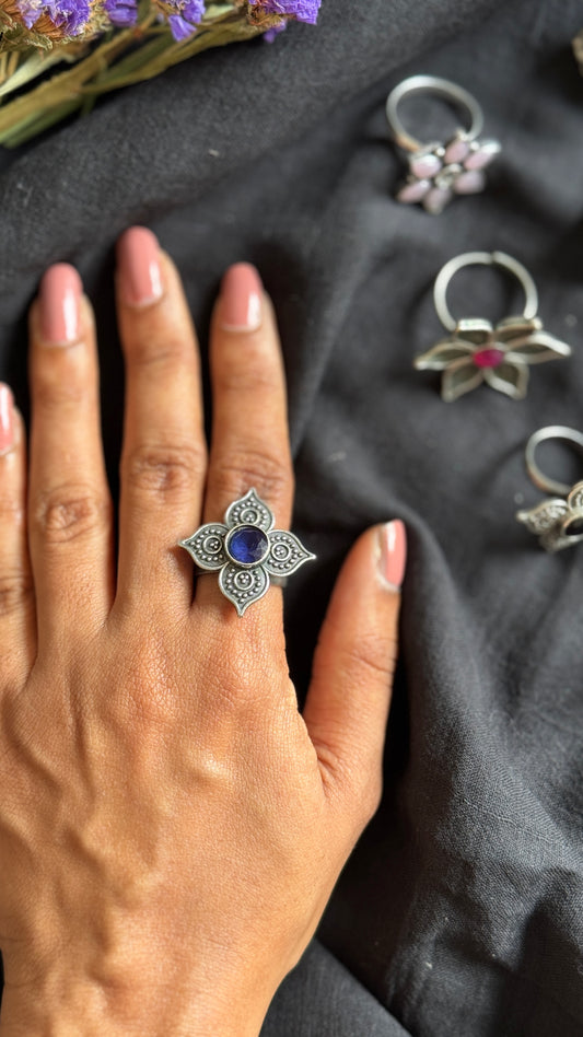Adjustable floral ring - blue stone