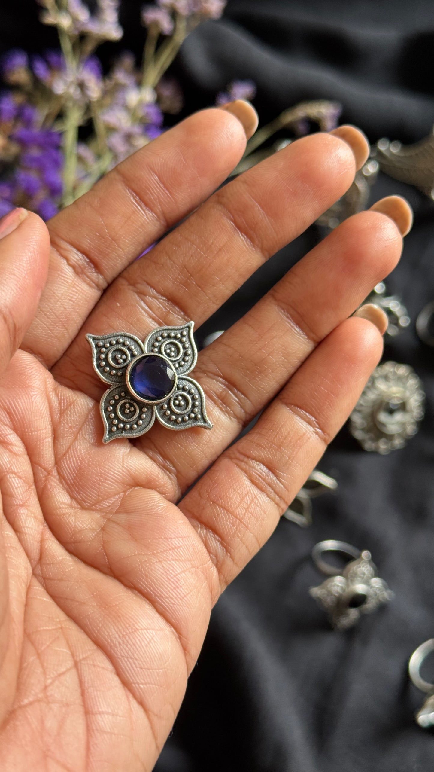 Adjustable floral ring - blue stone