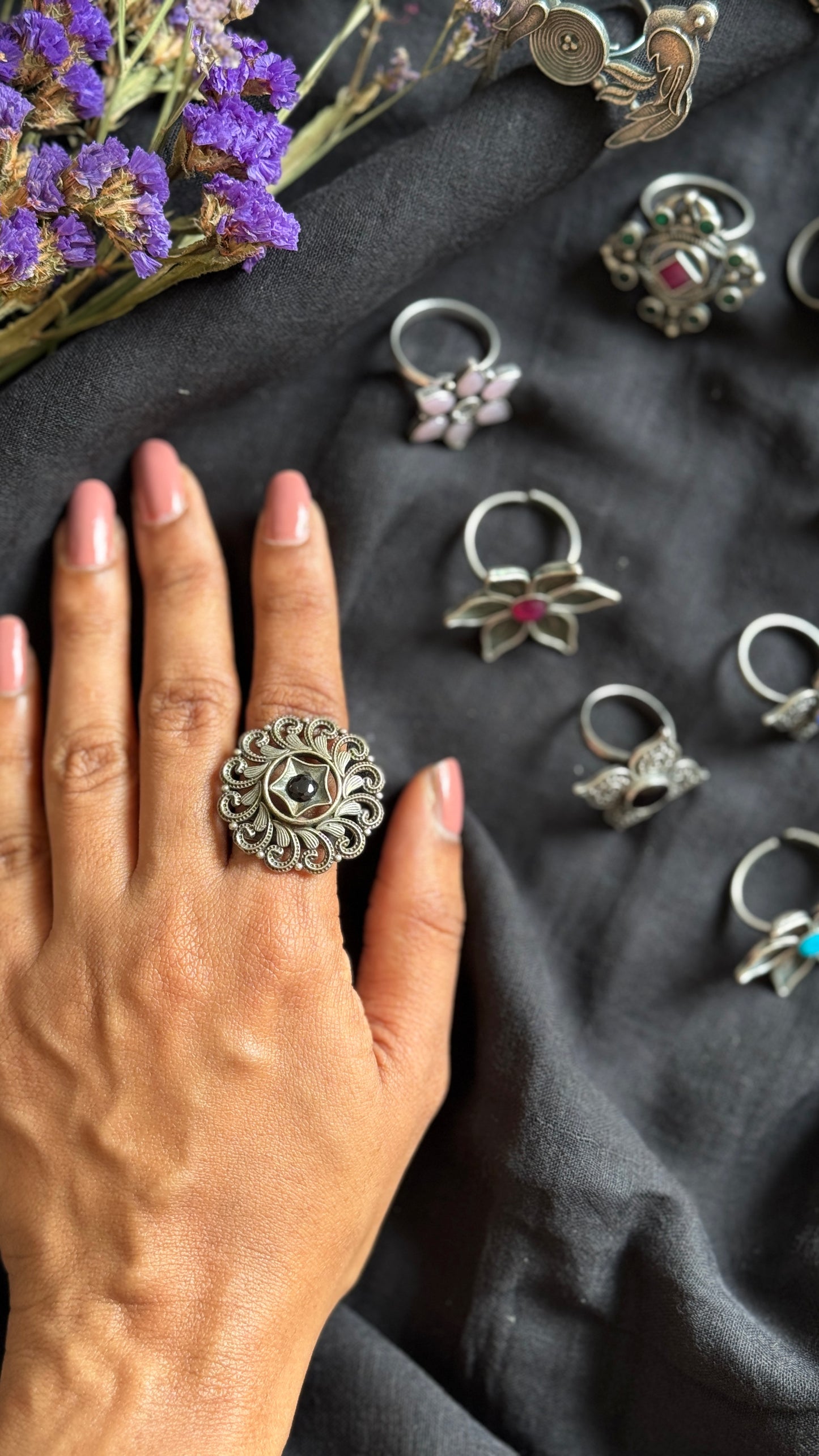 Adjustable floral round ring -black stone - YCOSFR114