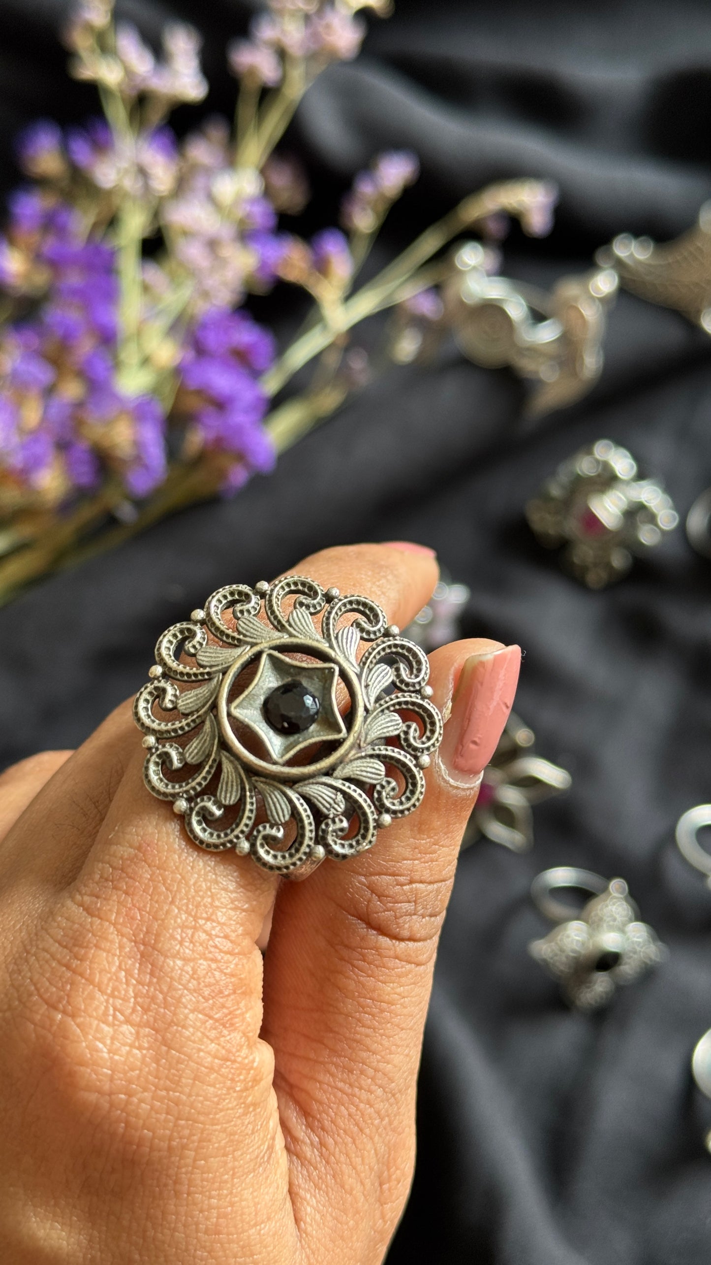 Adjustable floral round ring -black stone - YCOSFR114