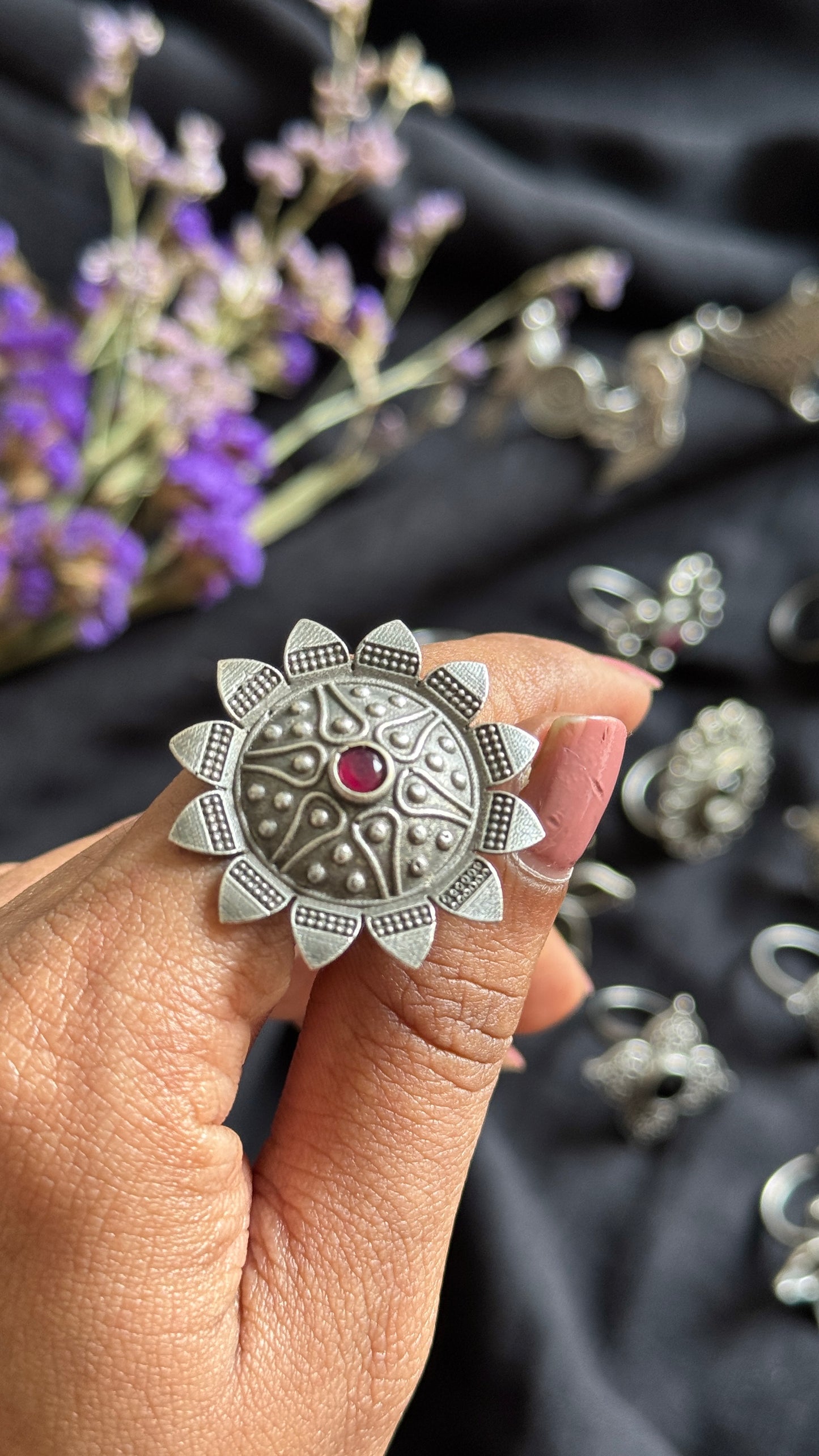 Adjustable floral round ring - red stone - YCOSFR116
