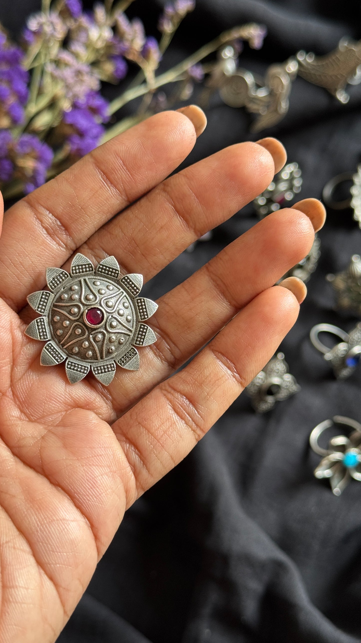 Adjustable floral round ring - red stone - YCOSFR116