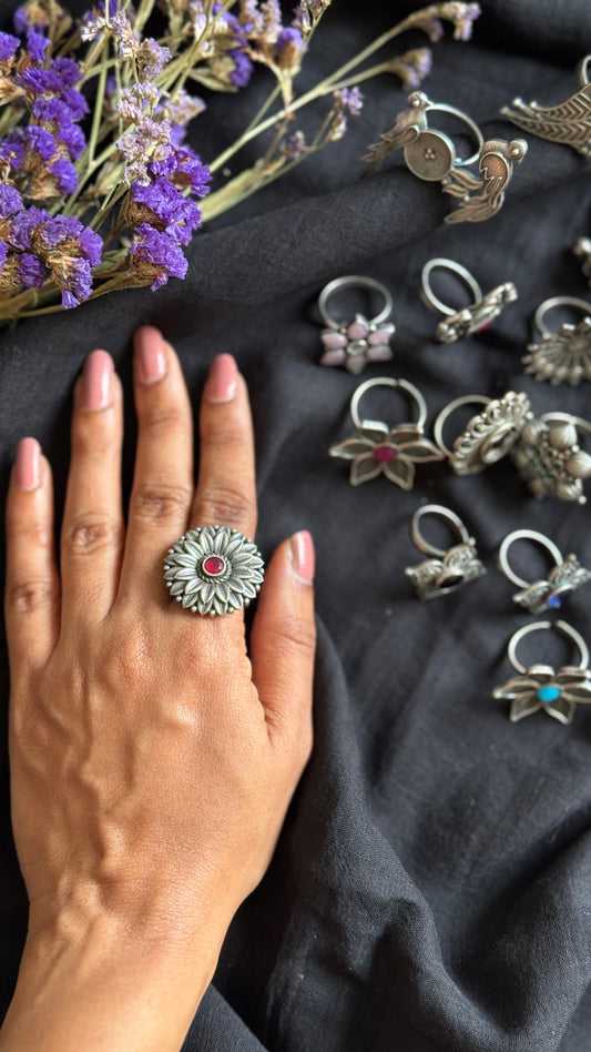 Adjustable floral ring - red stone