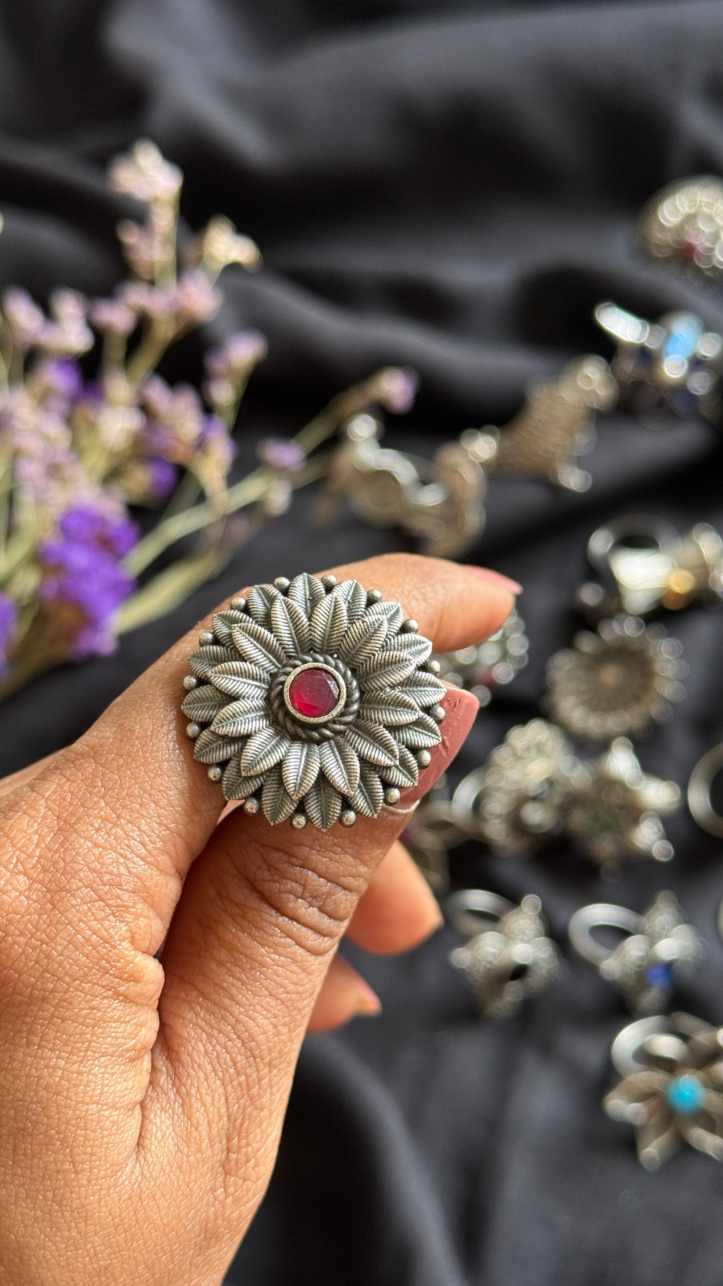 Adjustable floral ring - red stone