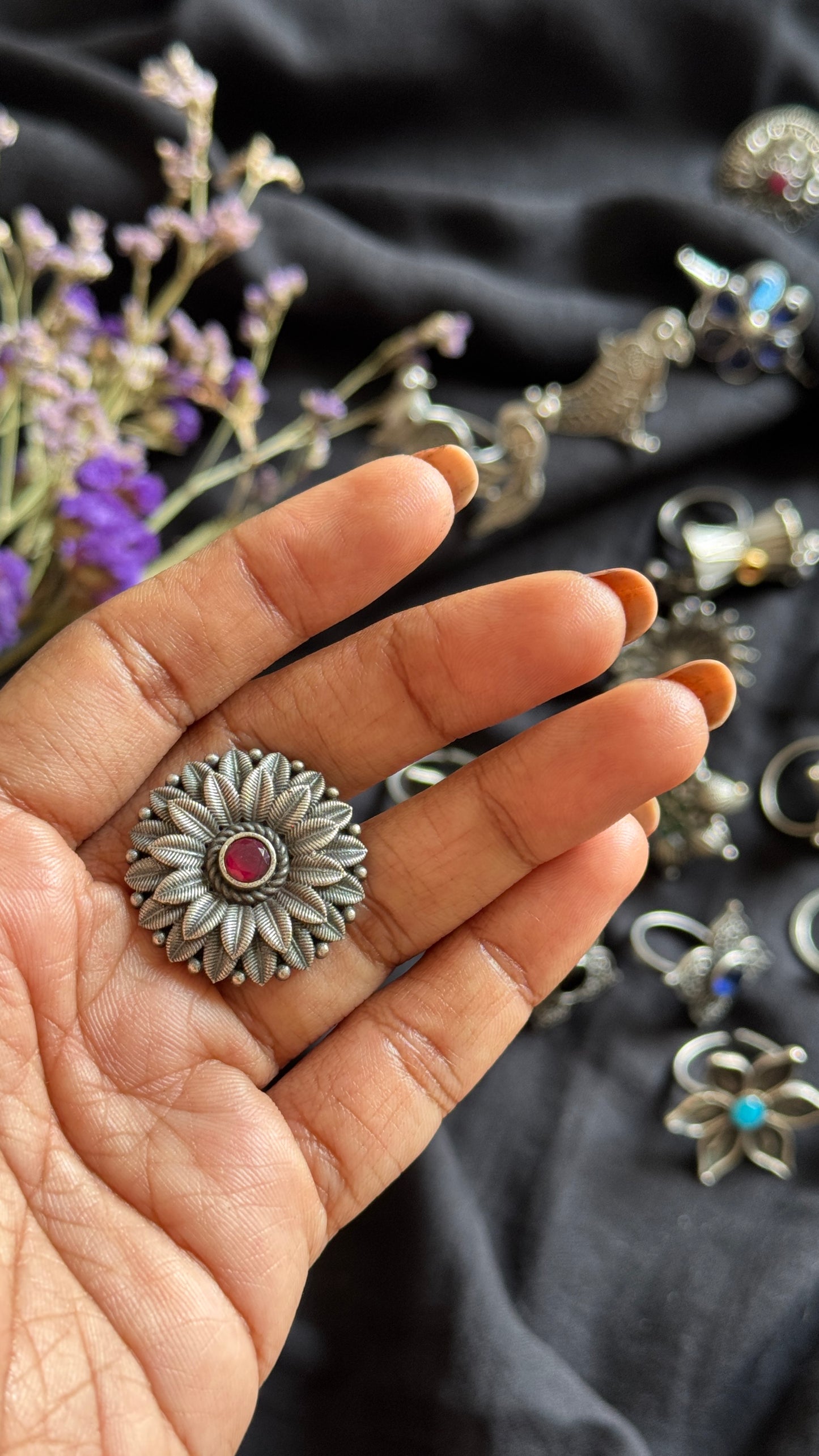 Adjustable floral ring - red stone