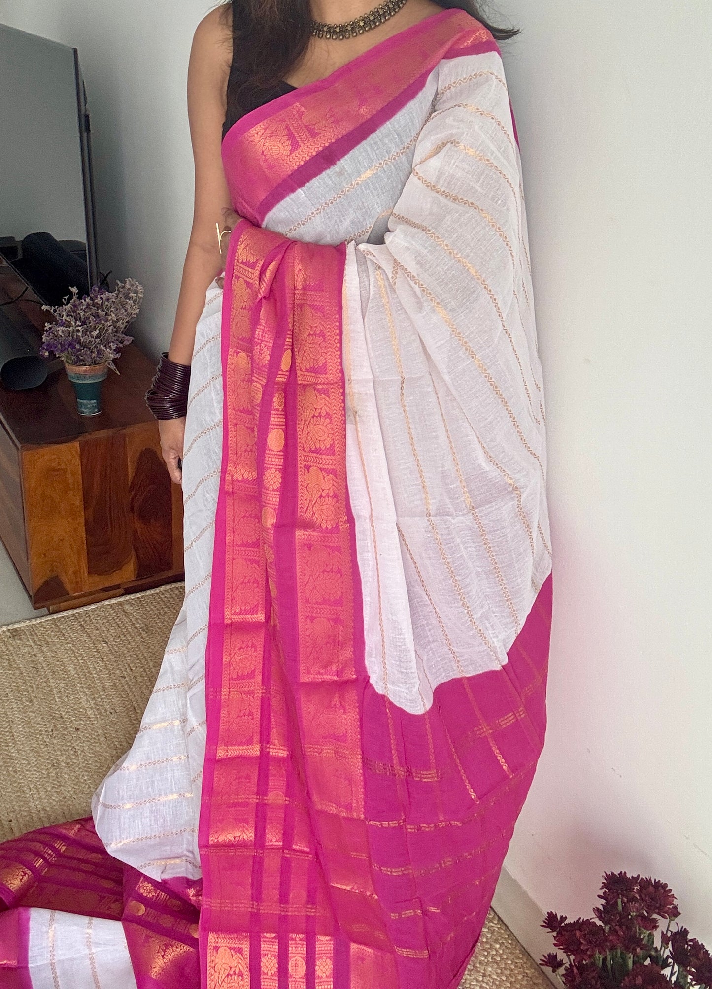 White and hot pink sungudi with rettai pettu wide border