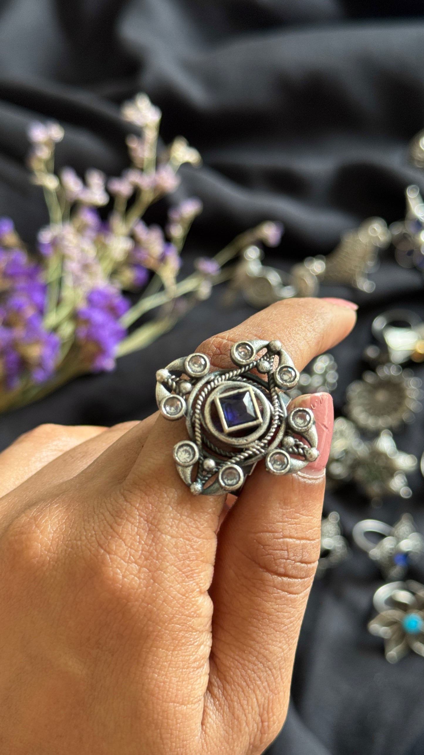 Adjustable floral square ring - blue stones
