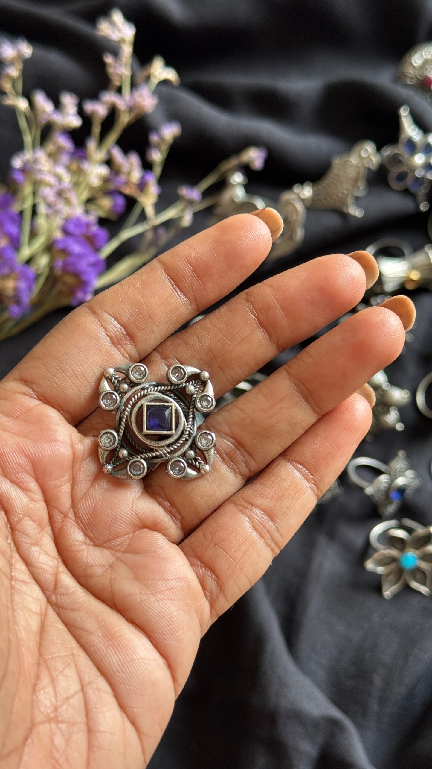 Adjustable floral square ring - blue stones