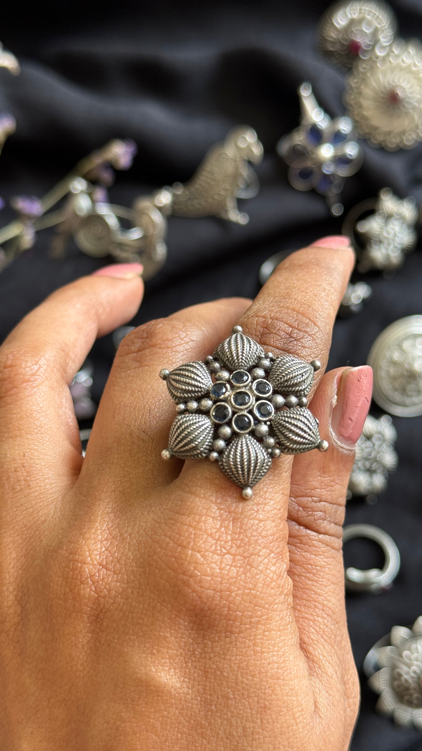 Adjustable floral petal ring - dark blue stones - YCOSFR108