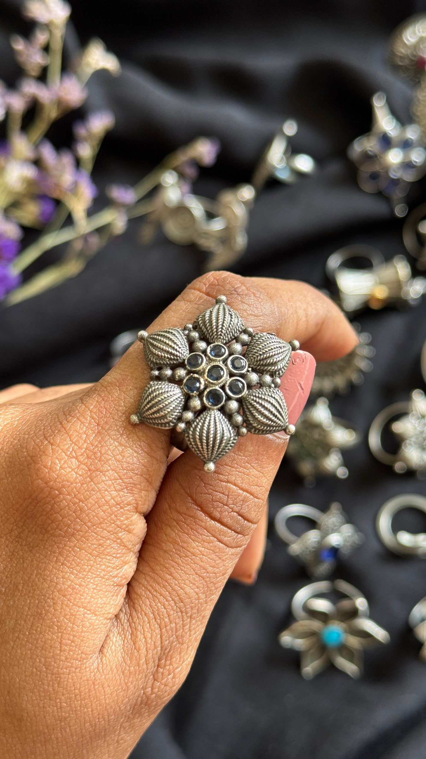 Adjustable floral petal ring - dark blue stones - YCOSFR108