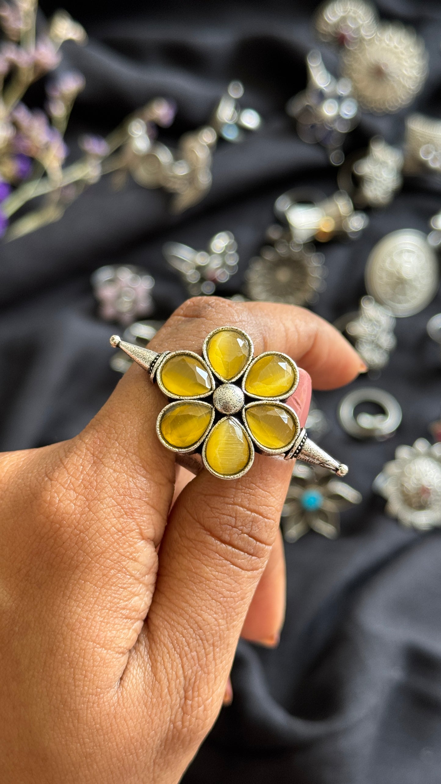 Adjustable floral ring - yellow