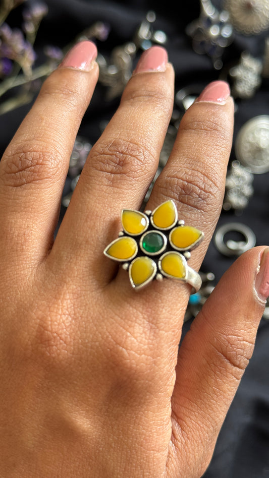Adjustable floral ring - yellow stone