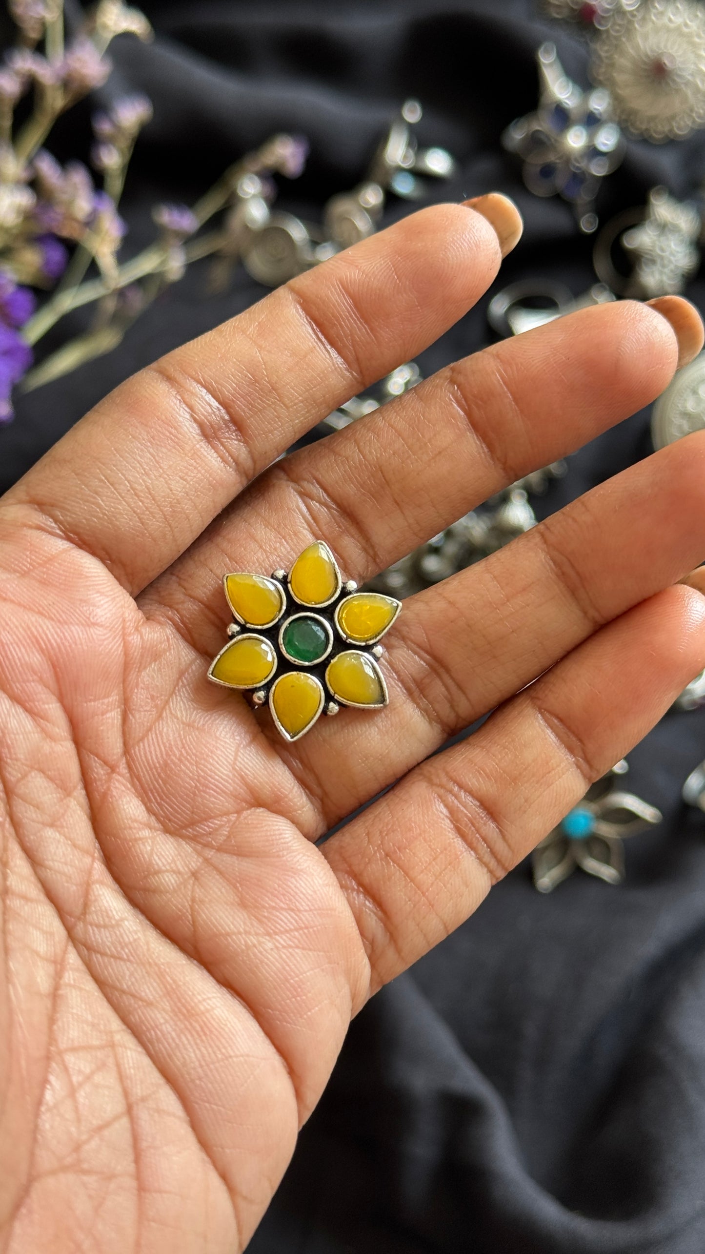 Adjustable floral ring - yellow stone