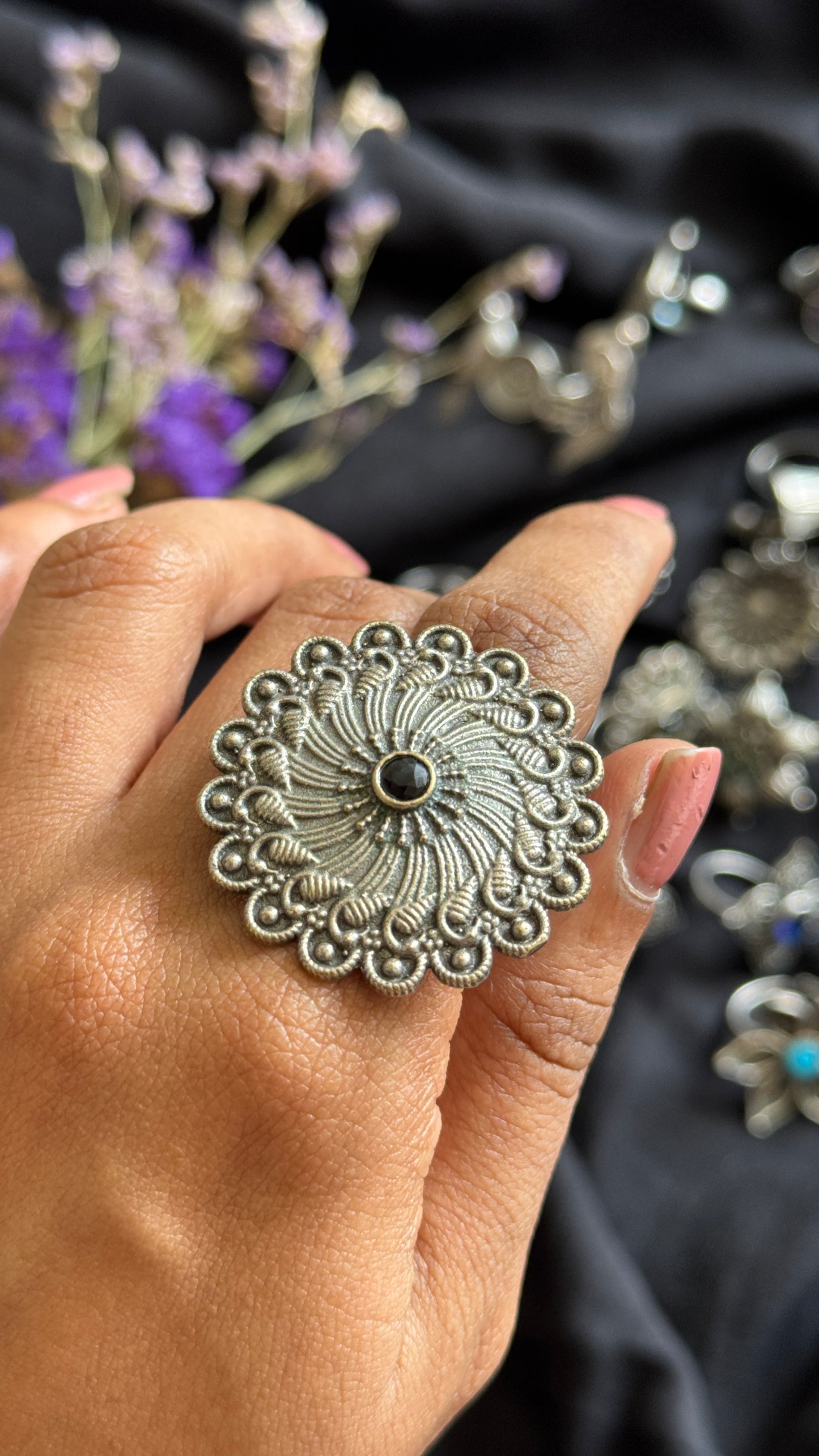 Adjustable Floral Ring - black stone