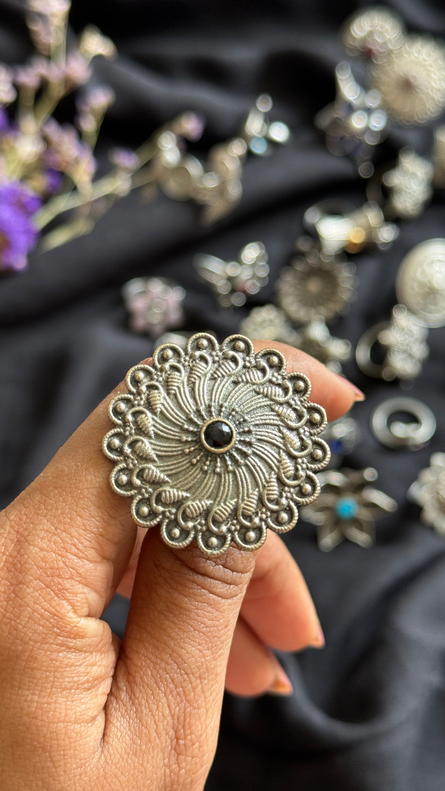 Adjustable Floral Ring - black stone