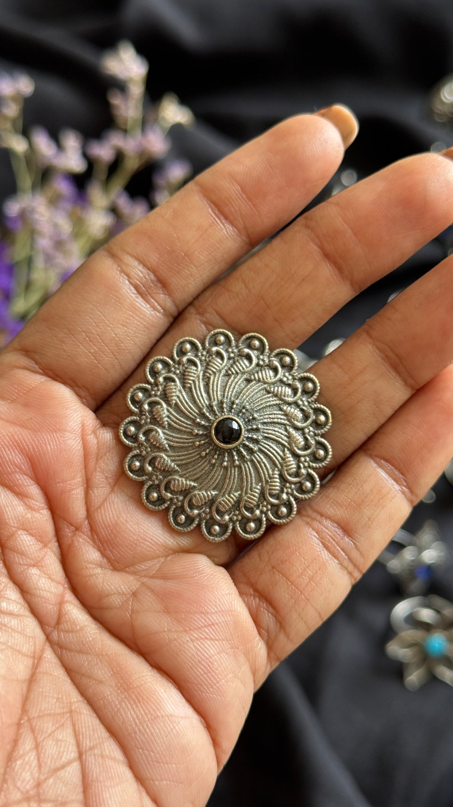 Adjustable Floral Ring - black stone