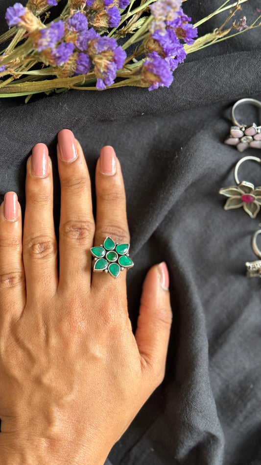 Adjustable floral ring - dark green