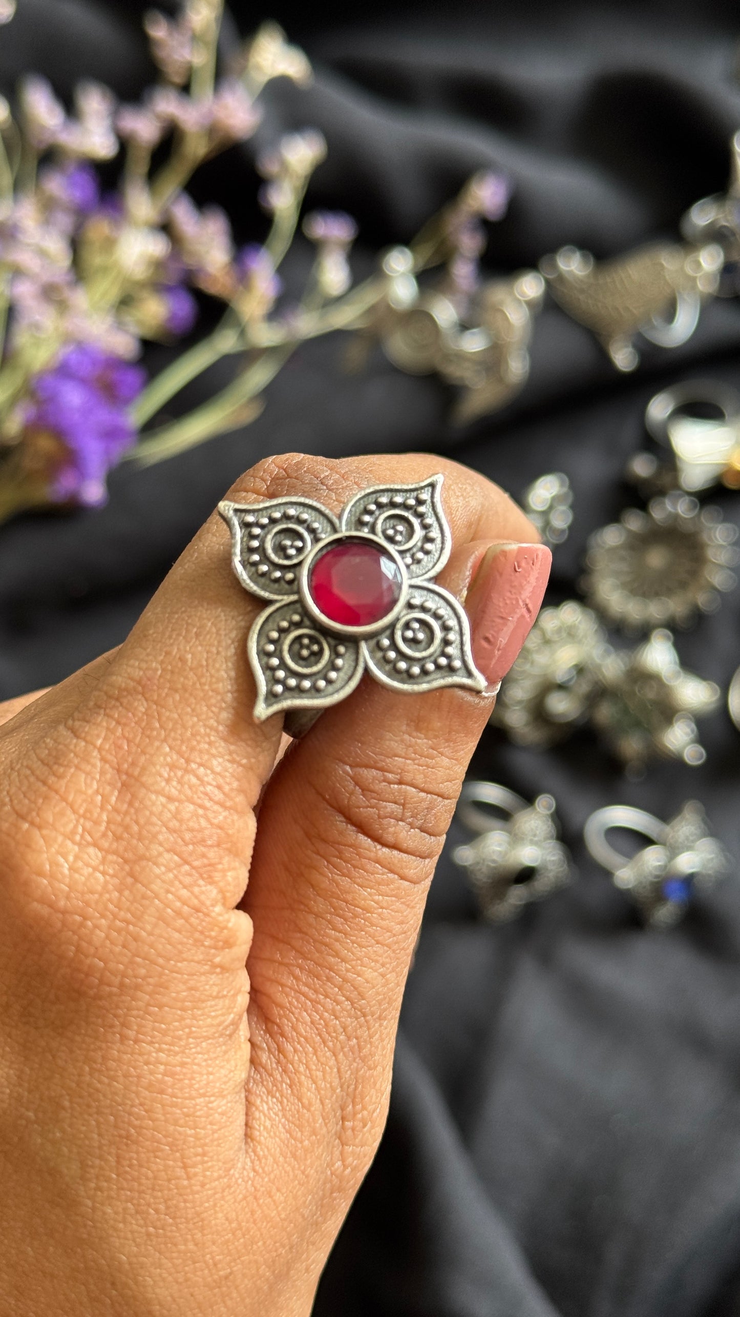 Adjustable floral ring - red stone