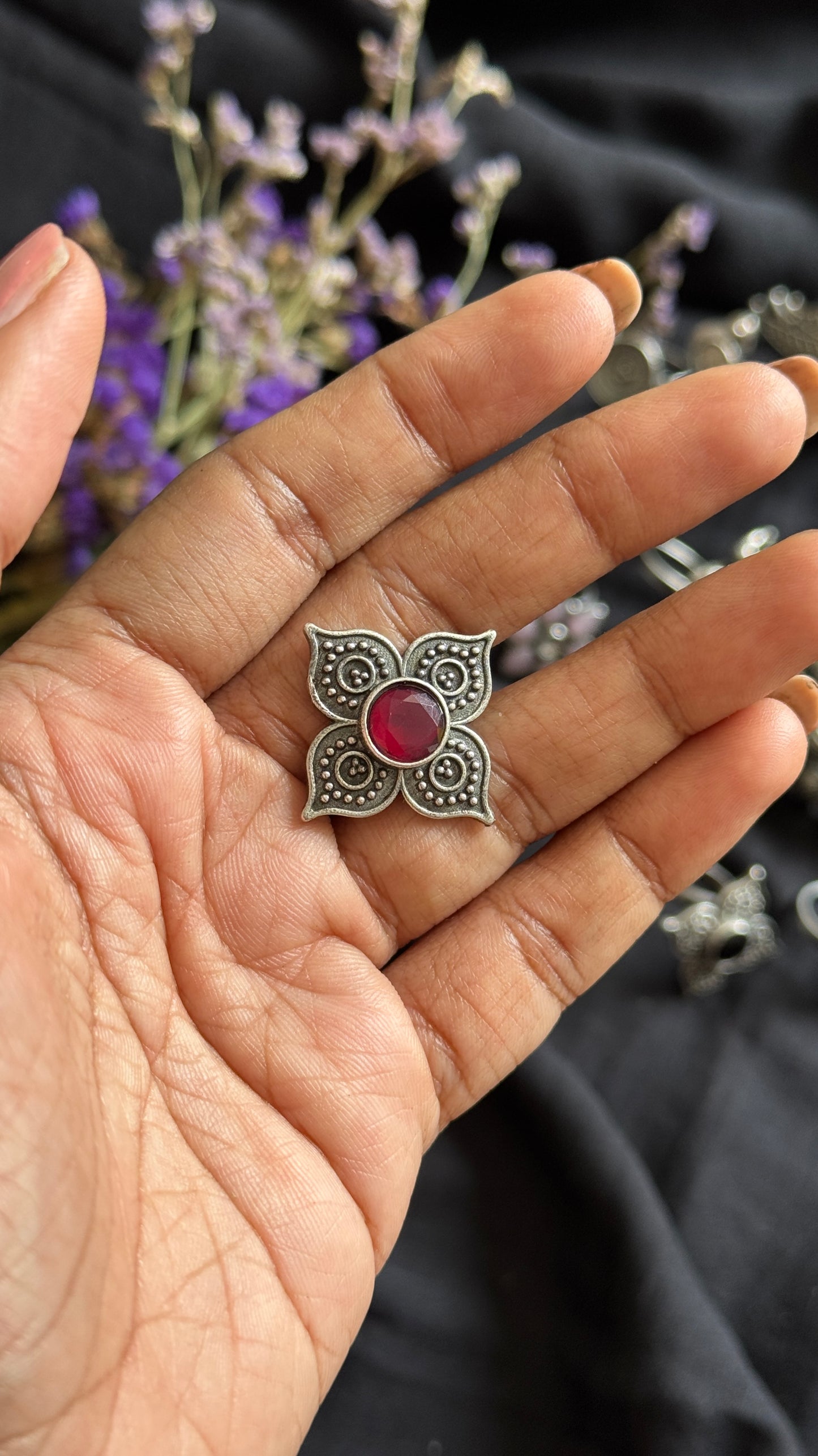 Adjustable floral ring - red stone
