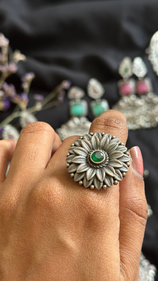 Adjustable floral ring - green stone