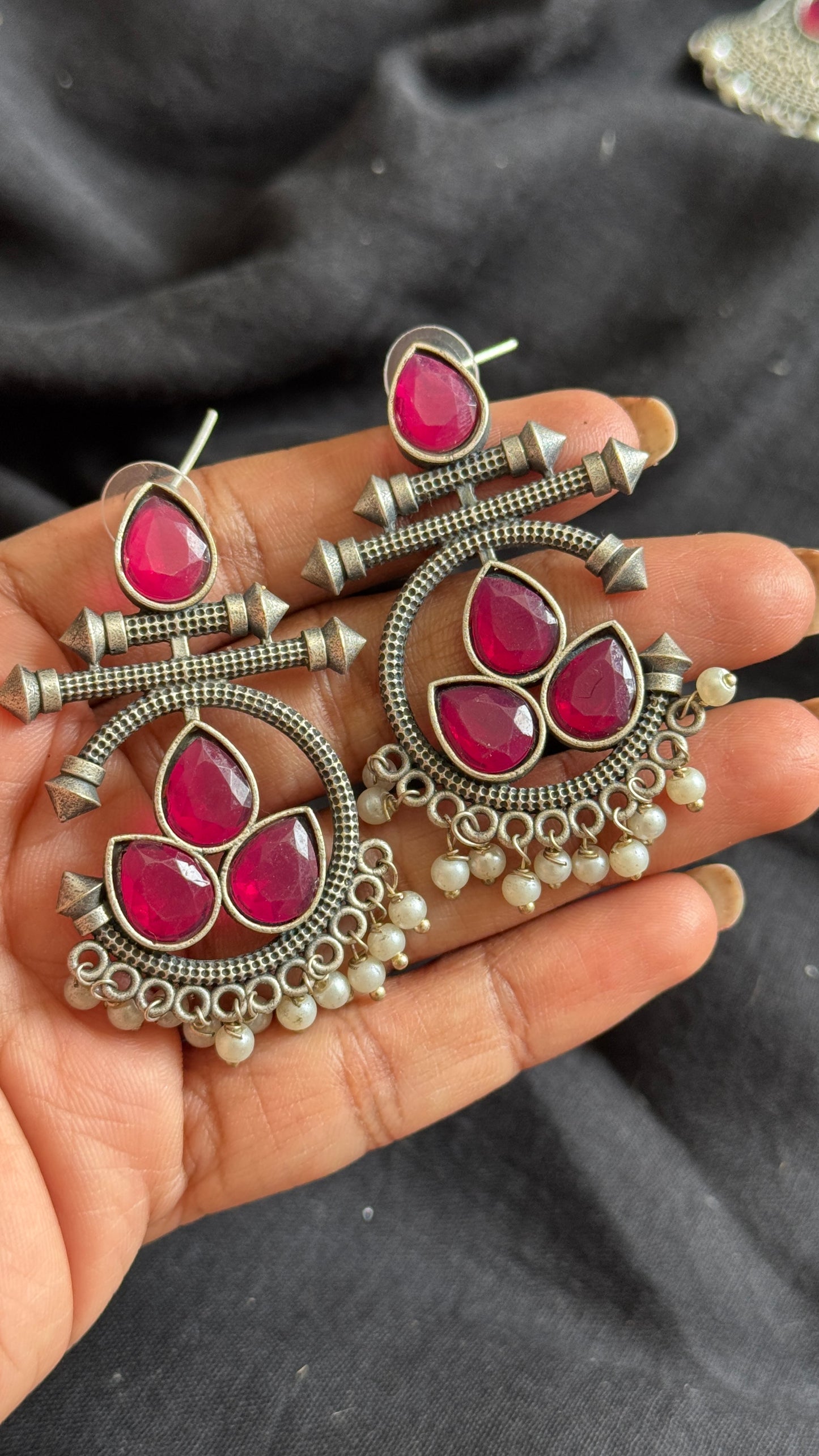 Dangler earrings - silver & dark pink - YCOSED10