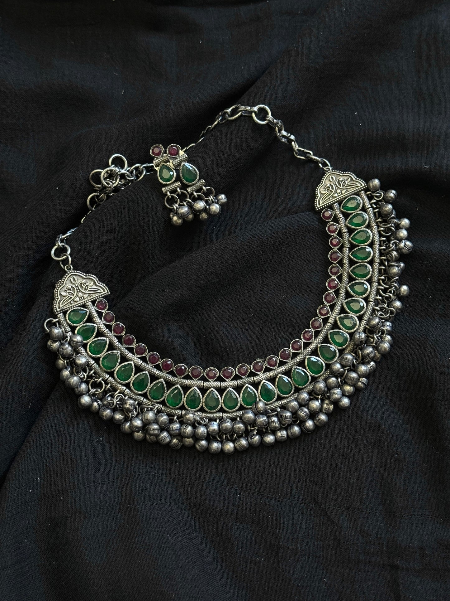 Gungroo choker - red & green