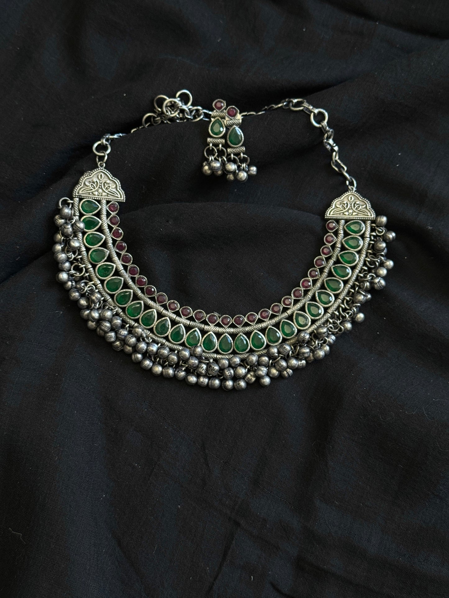 Gungroo choker - red & green