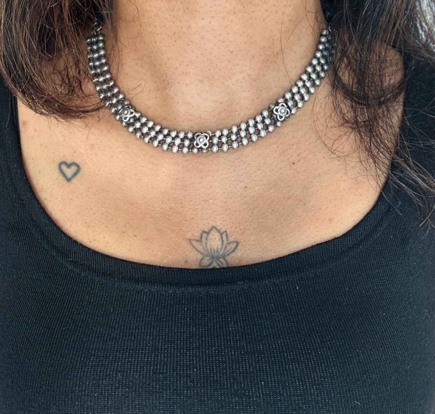 Thin necklace - choker type, with studs