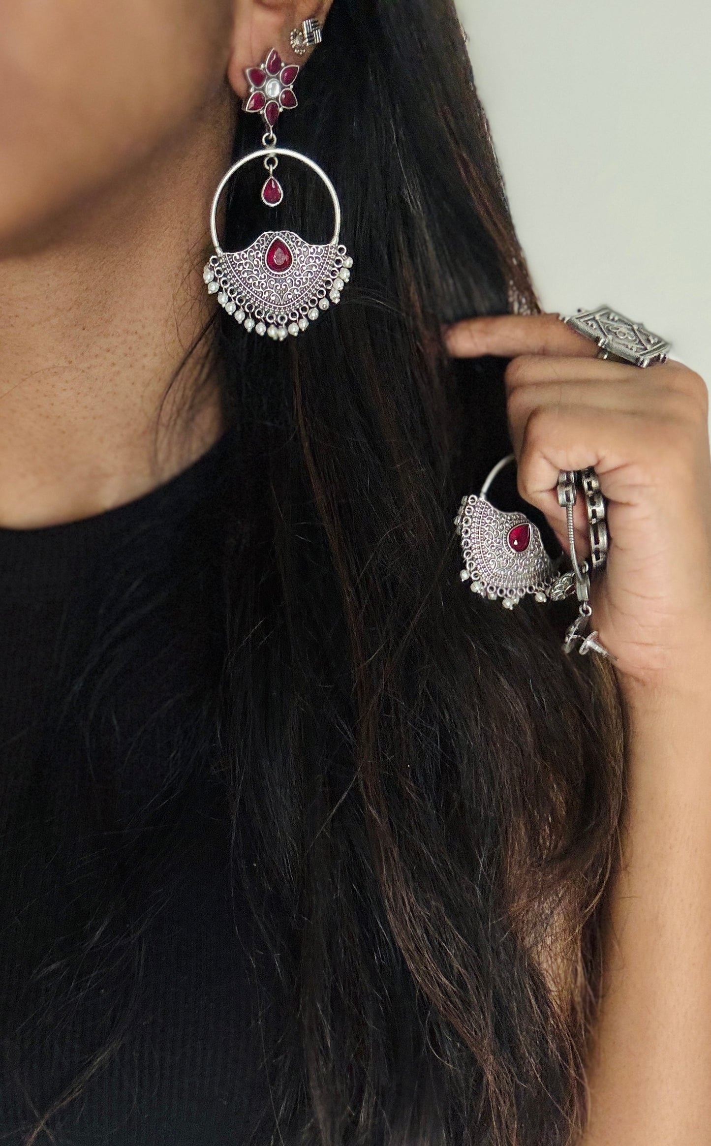 Dangler loop earrings - silver & dark pink - YCOSED22