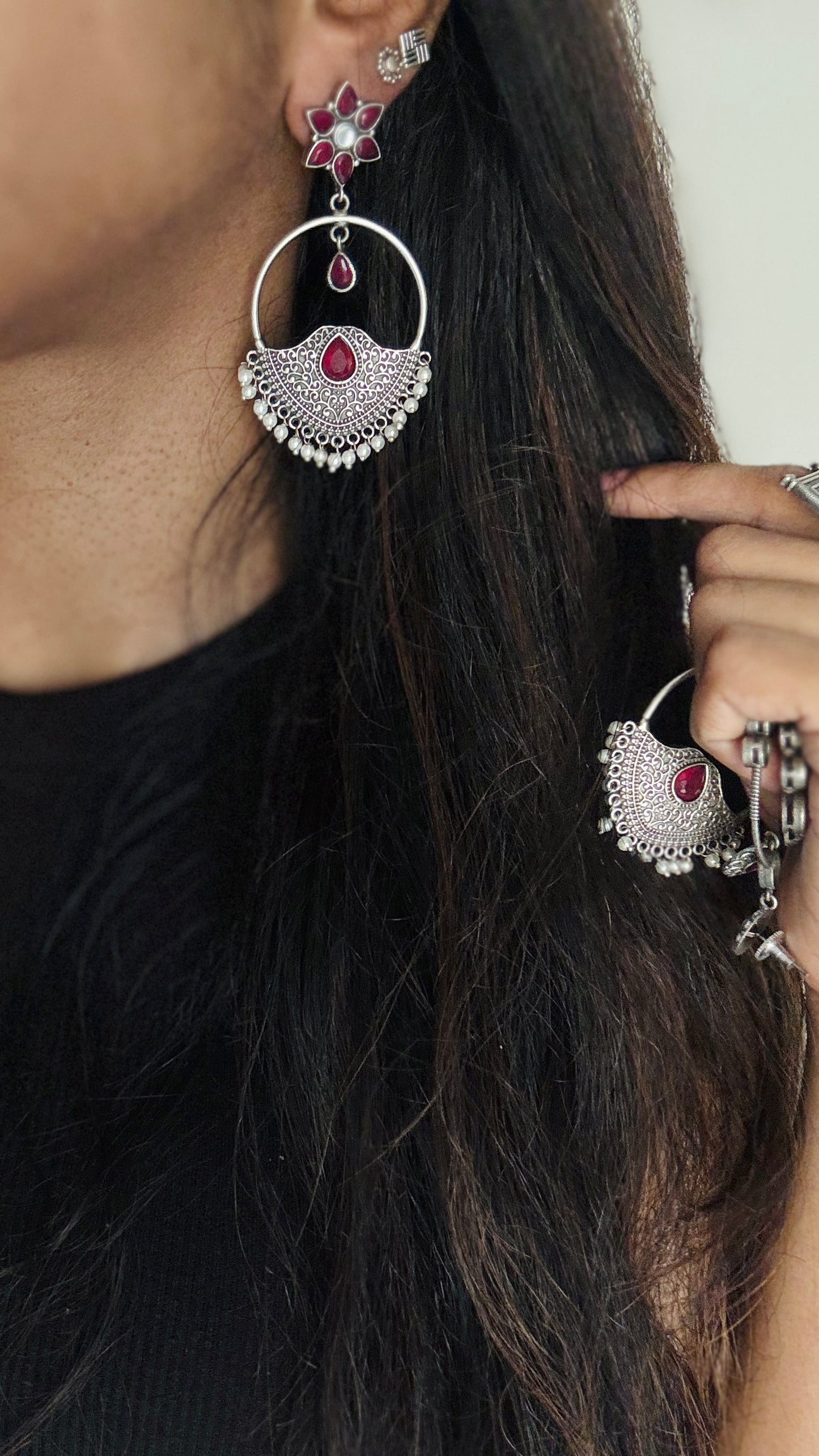 Dangler loop earrings - silver & dark pink - YCOSED22