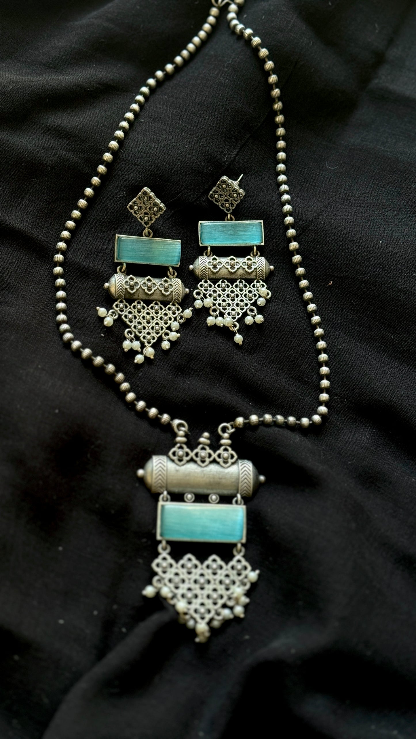 Long chain with pendant & danglers - blue