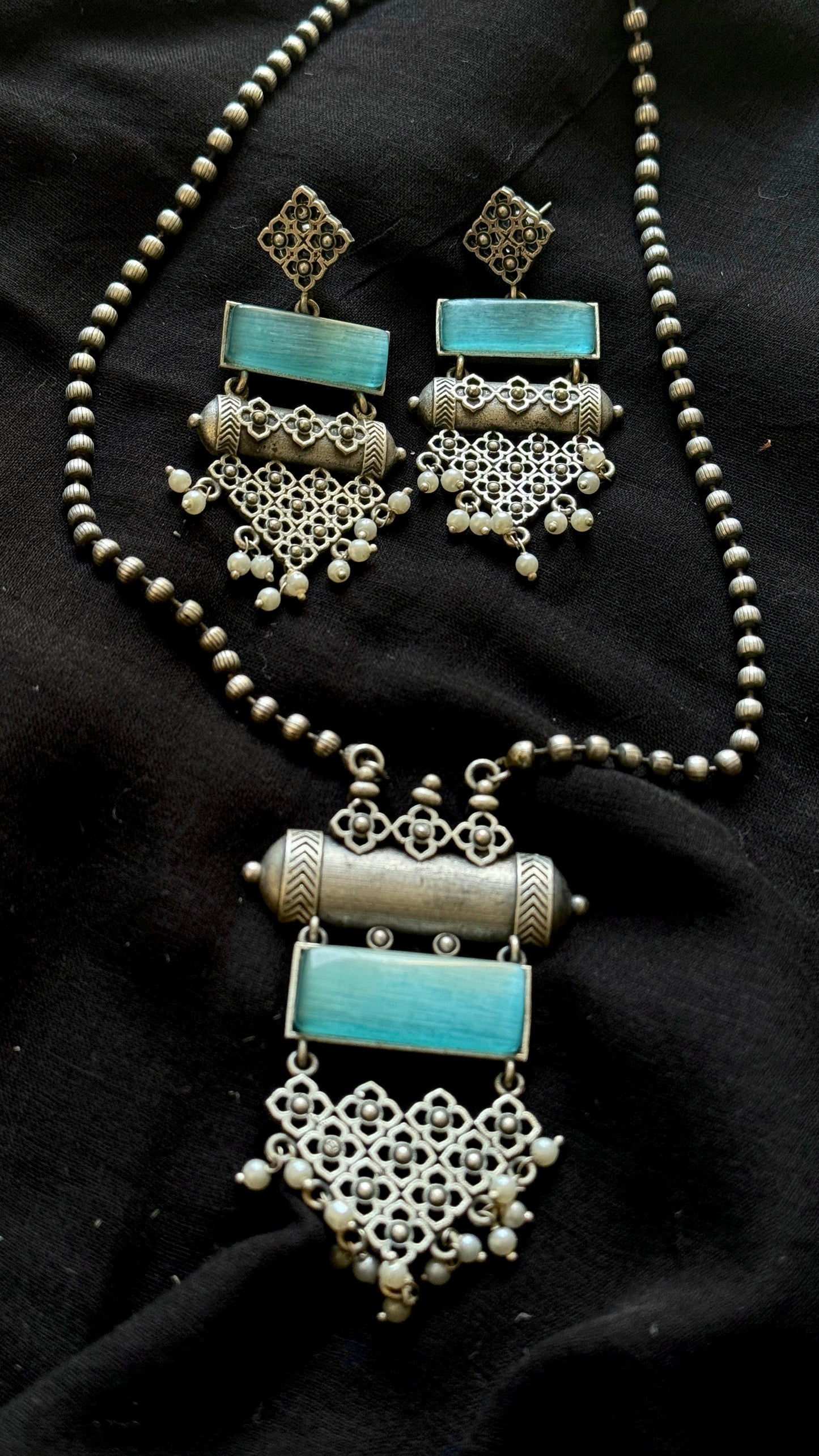 Long chain with pendant & danglers - blue