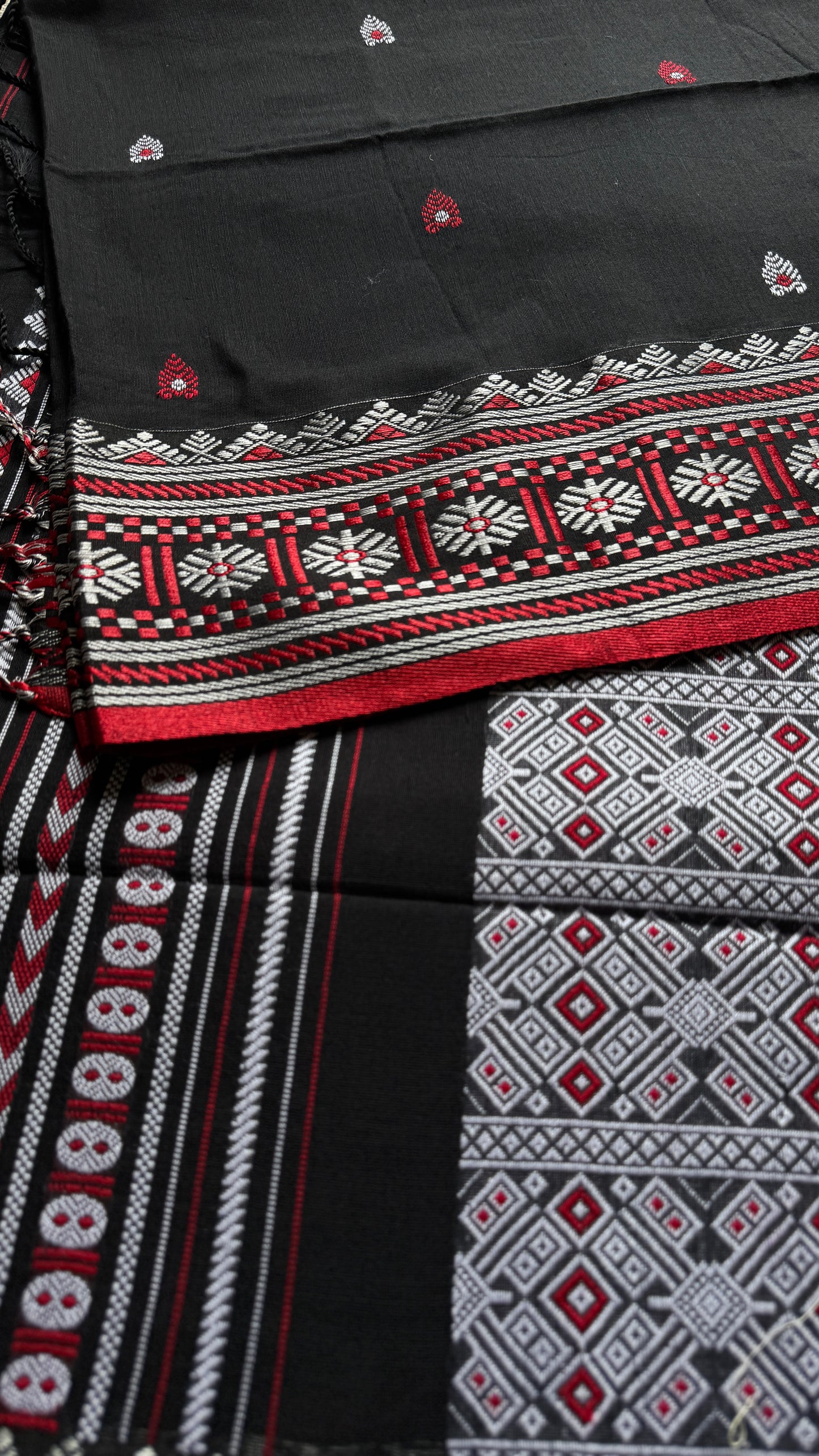 Banshori (বাঁশৰী) – Flute, evoking harmony and melody in the balance of colors, soft cotton - YCHOTEA02