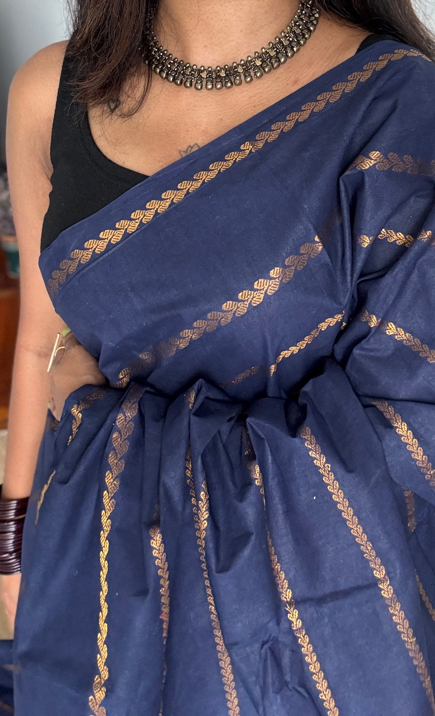 Dark blue veldhaari and patterned sungudi