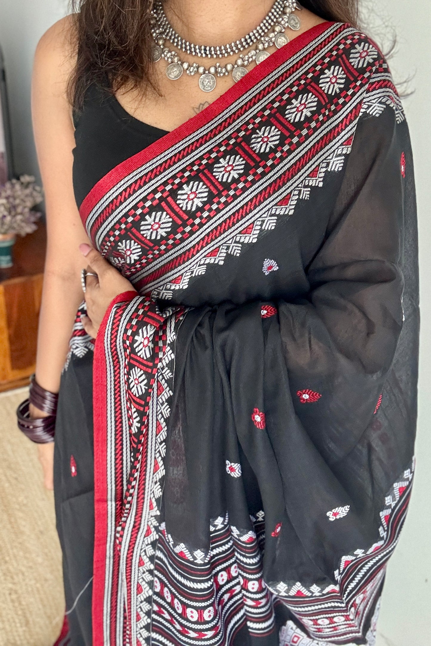 Banshori (বাঁশৰী) – Flute, evoking harmony and melody in the balance of colors, soft cotton - YCHOTEA02