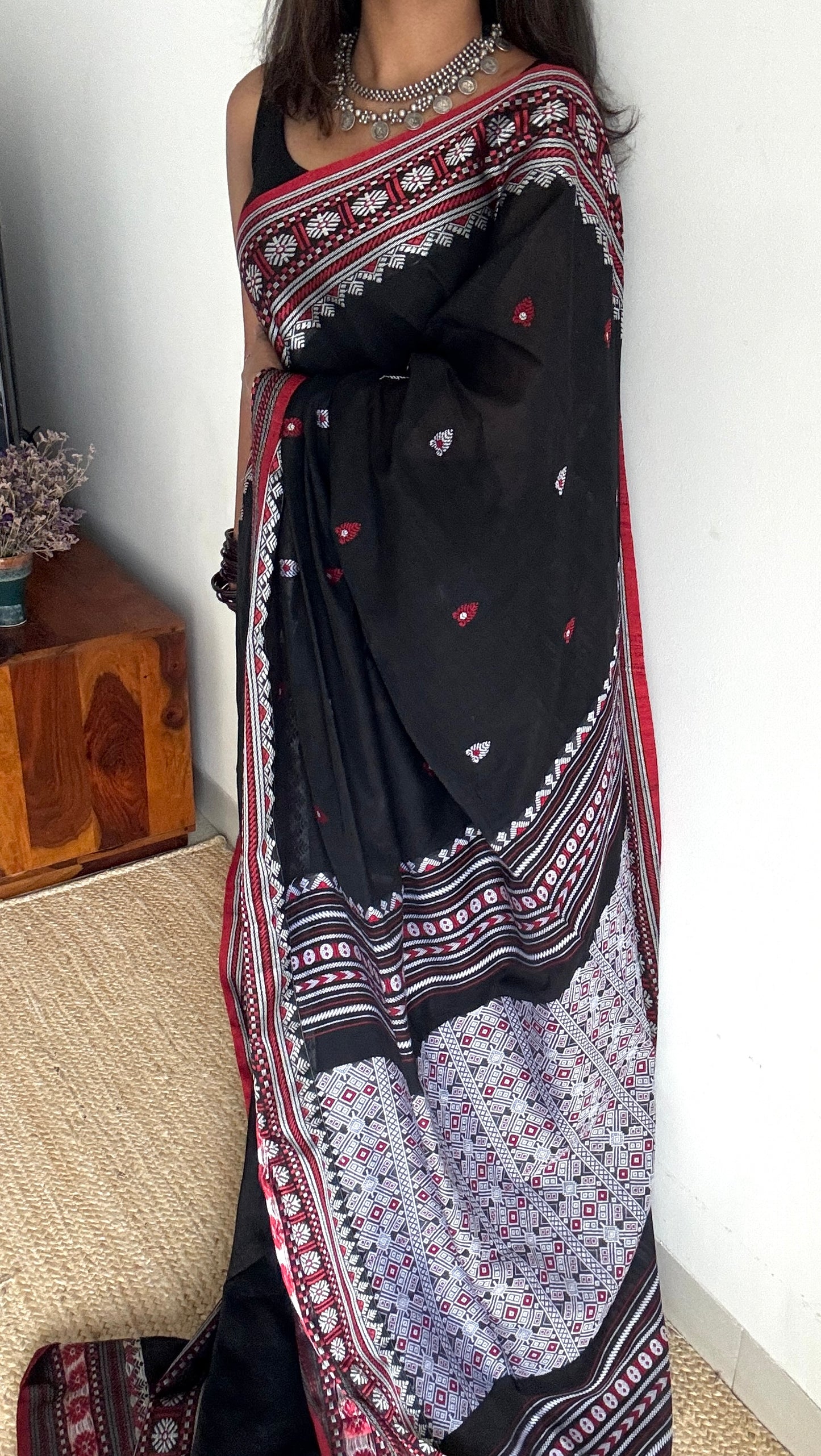 Banshori (বাঁশৰী) – Flute, evoking harmony and melody in the balance of colors, soft cotton - YCHOTEA02