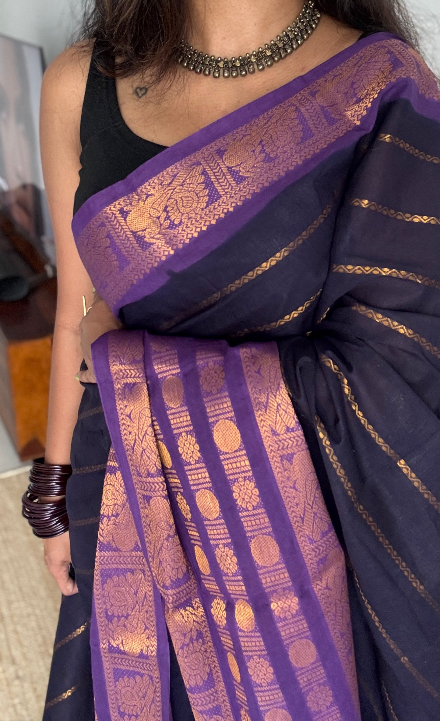 Black and violet sungudi with peacock motif rettai pettu wide border