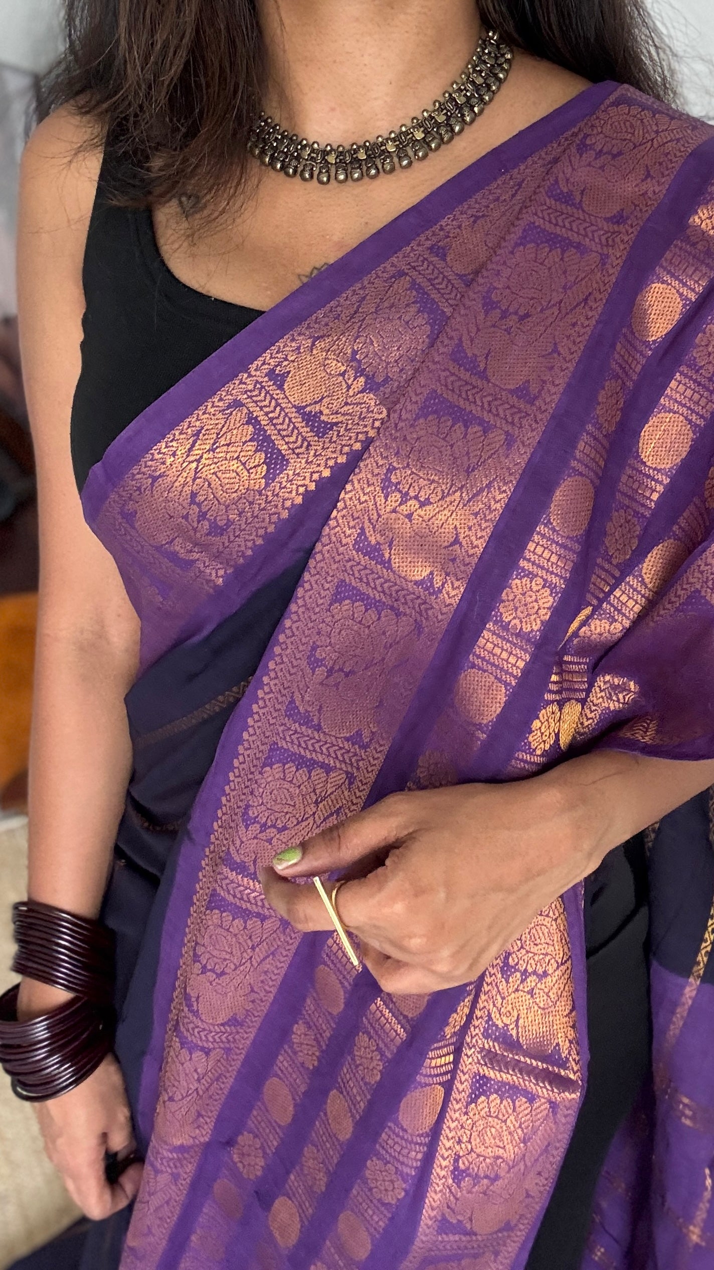 Black and violet sungudi with peacock motif rettai pettu wide border
