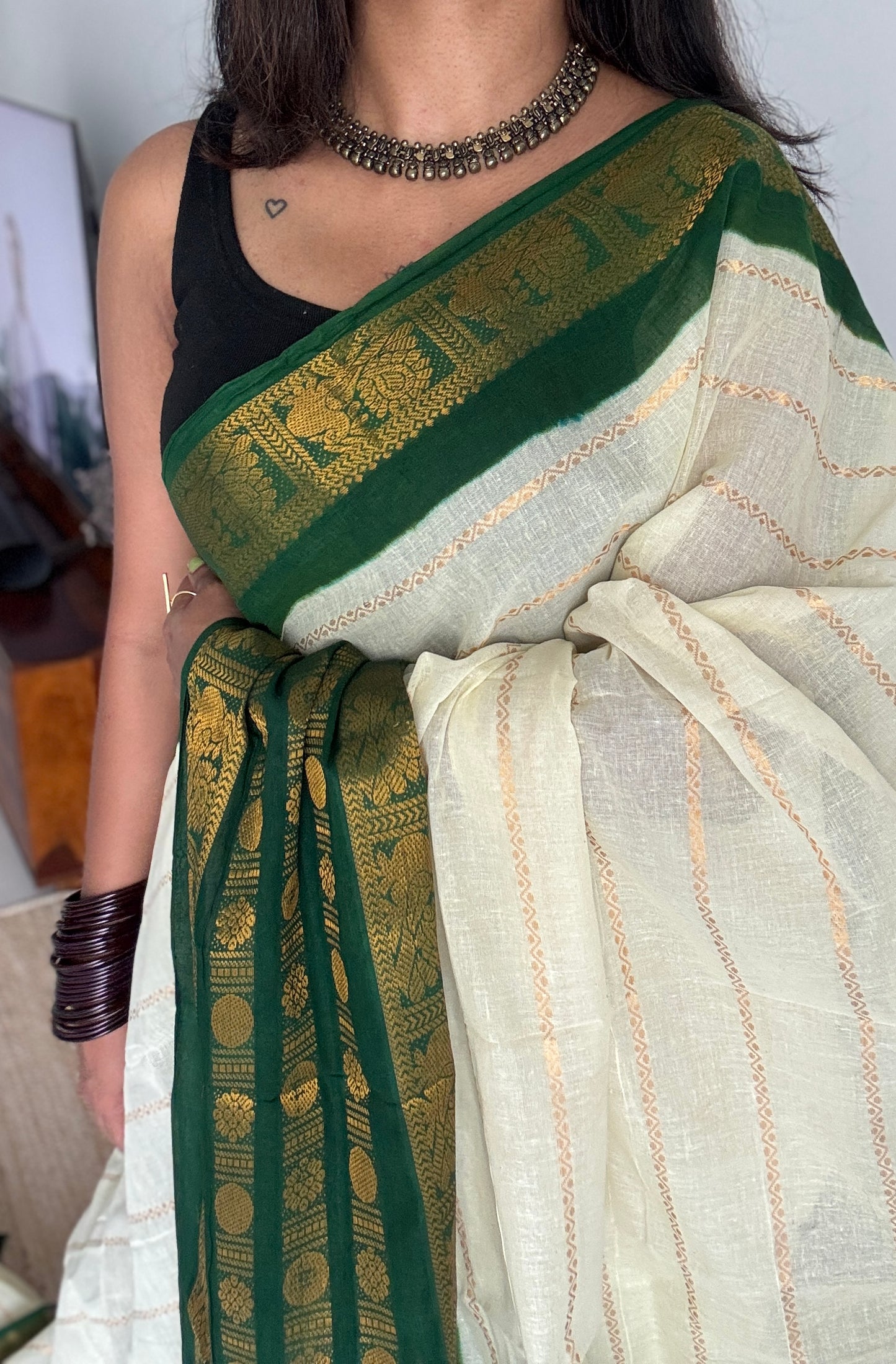 Offwhite and green sungudi with peacock motif rettai pettu wide border
