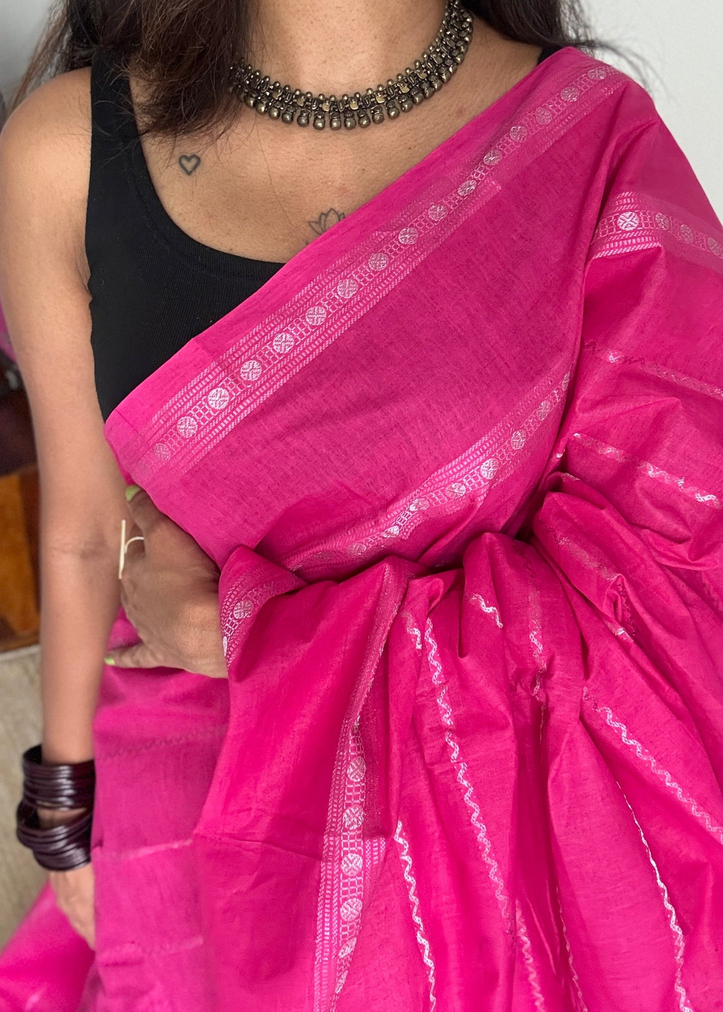 Hot Pink veldhaari and patterned silver zari sungudi - YCMCVS04