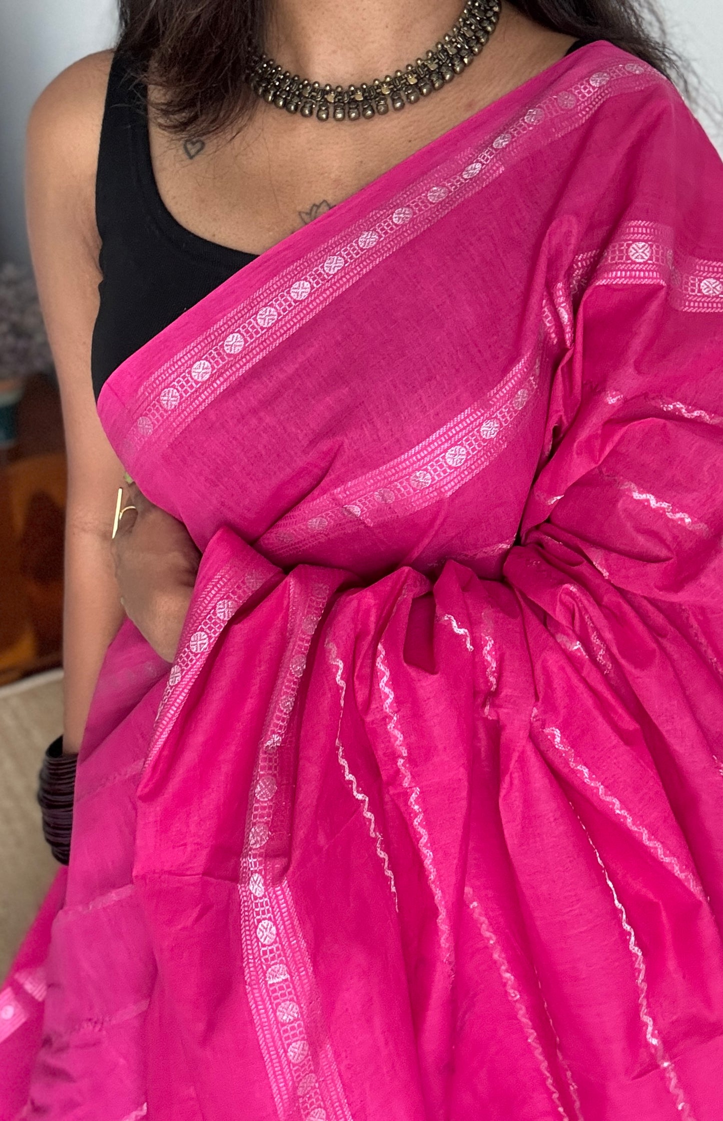 Hot Pink veldhaari and patterned silver zari sungudi - YCMCVS04